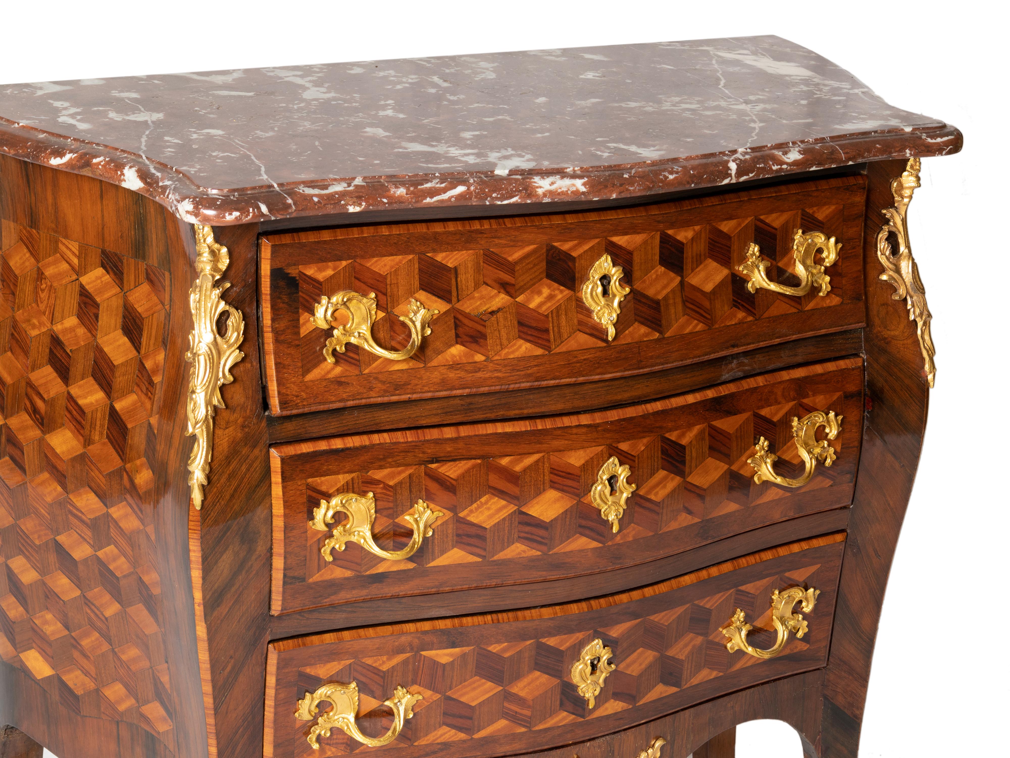 Commode Louis XV, 19e siècle État moyen - En vente à Lisbon, PT