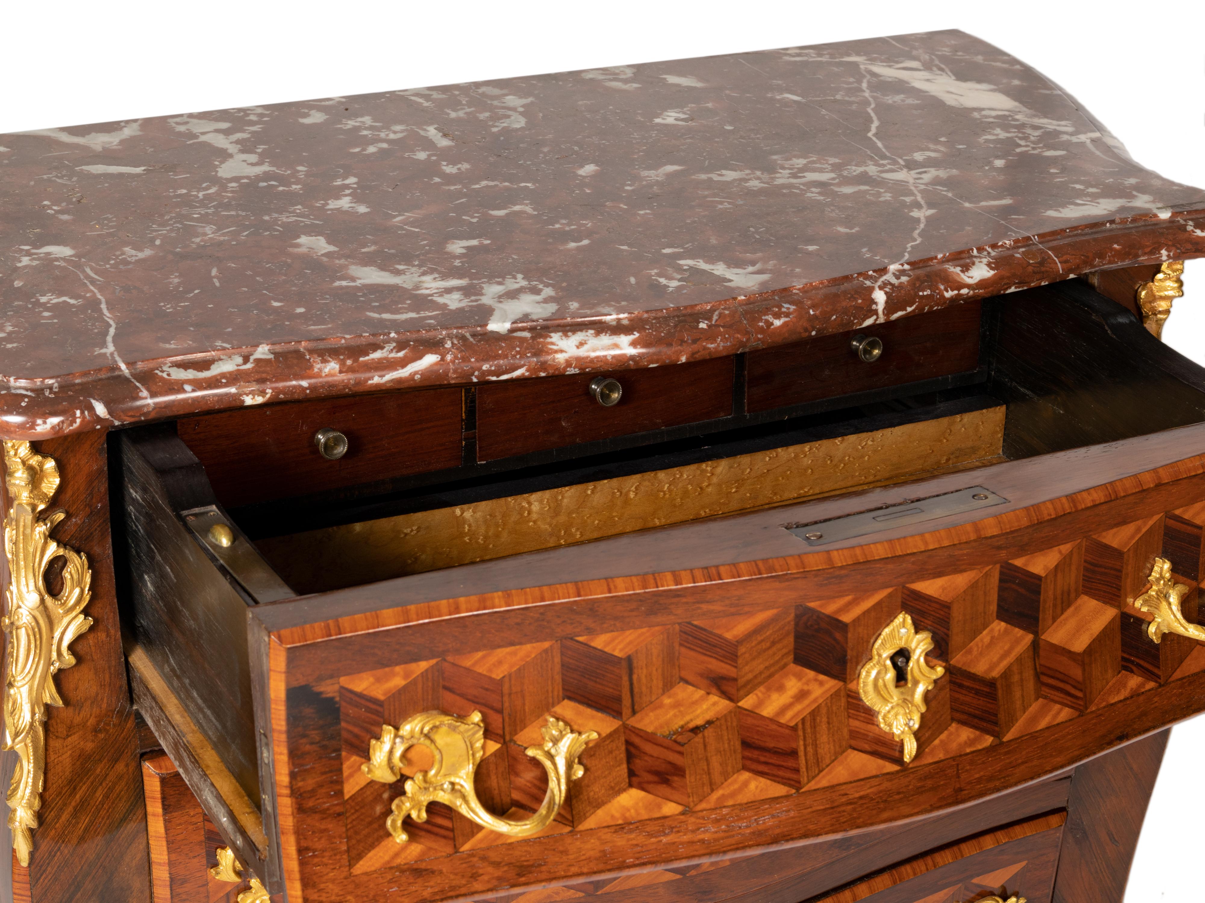 Commode Louis XV, 19e siècle en vente 2