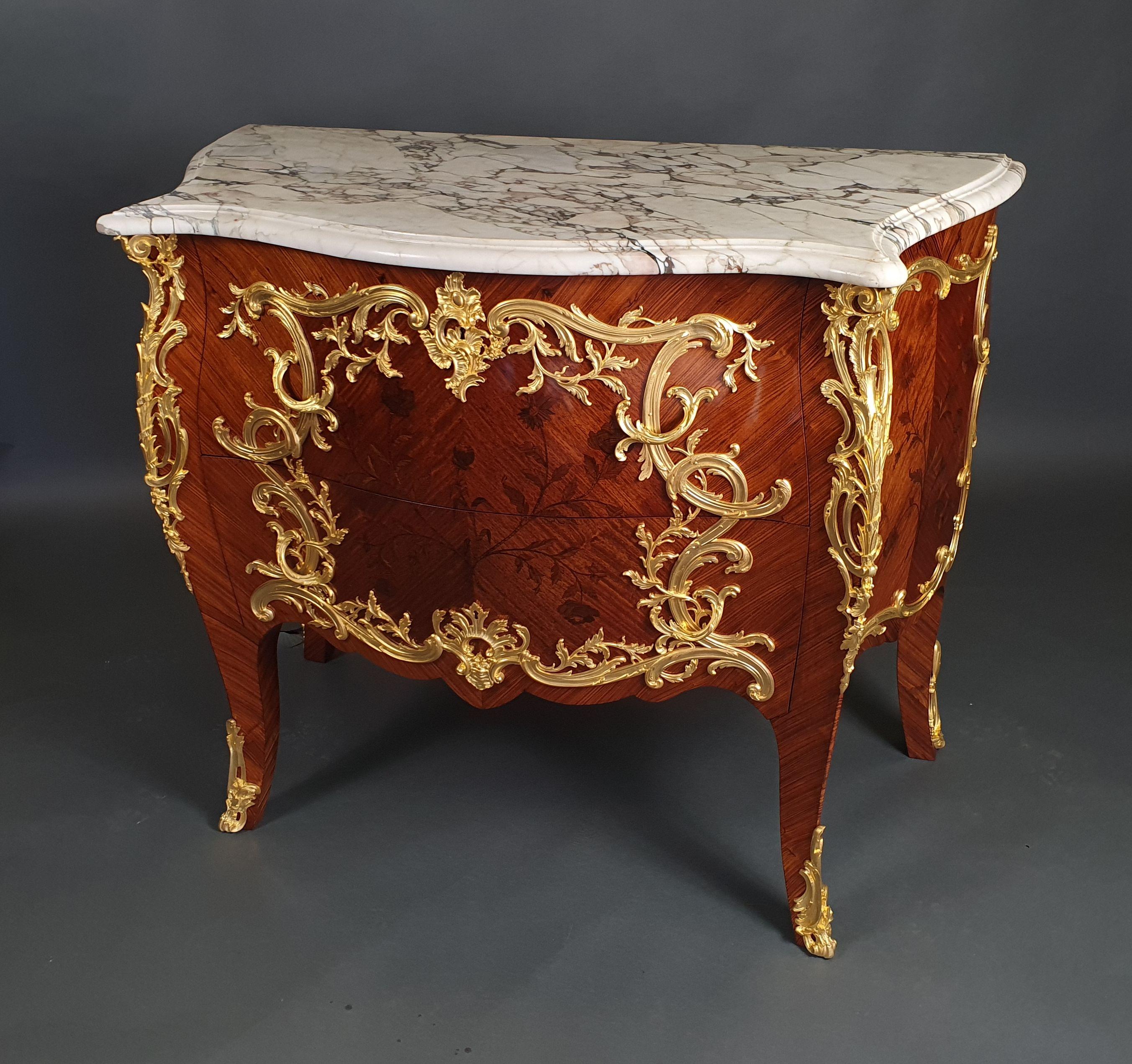Louis XV Commode After Charles Cressent In Excellent Condition For Sale In BARSAC, FR