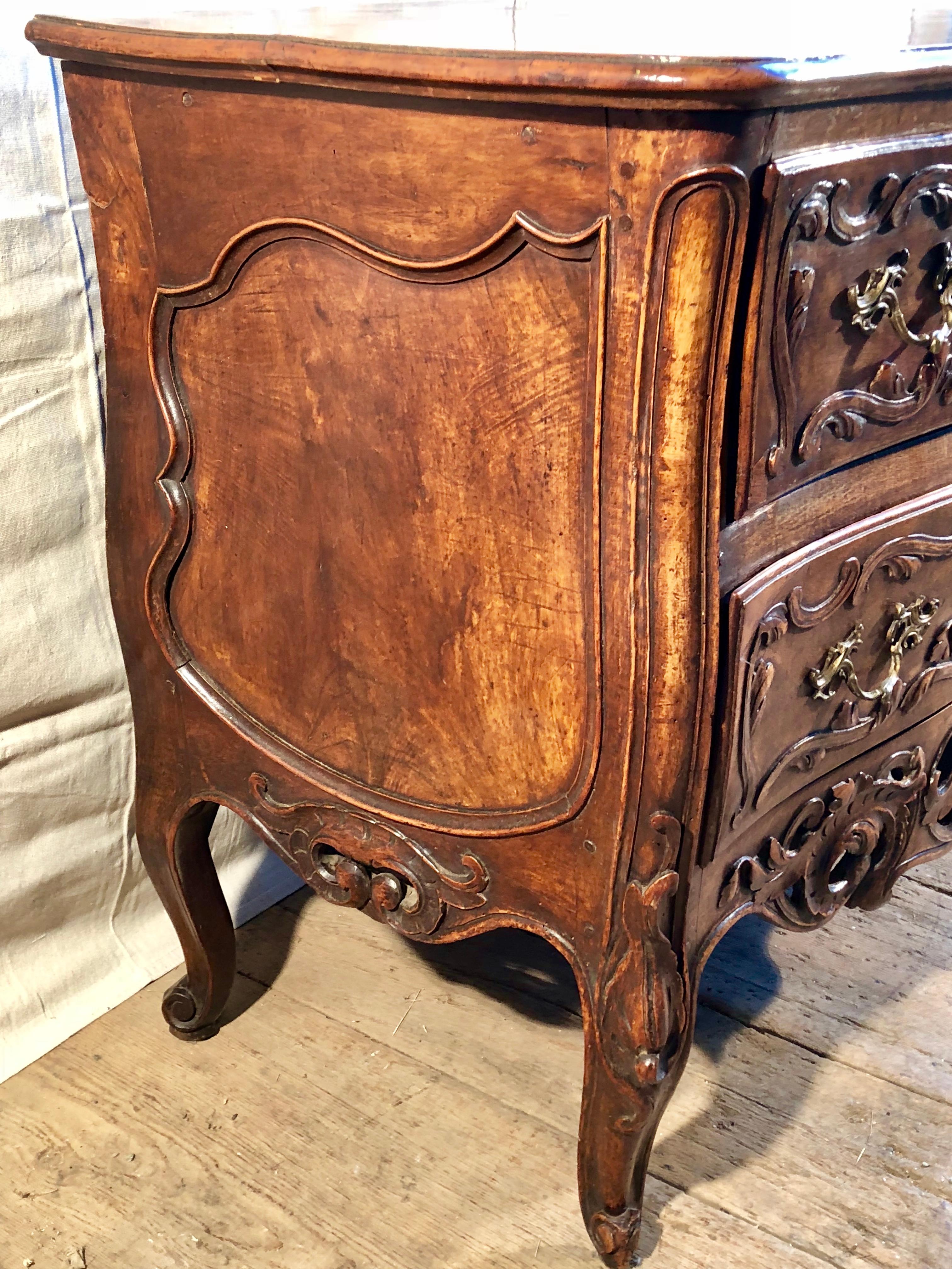 Louis XV Commode, Arles 18th Century In Good Condition In Doylestown, PA
