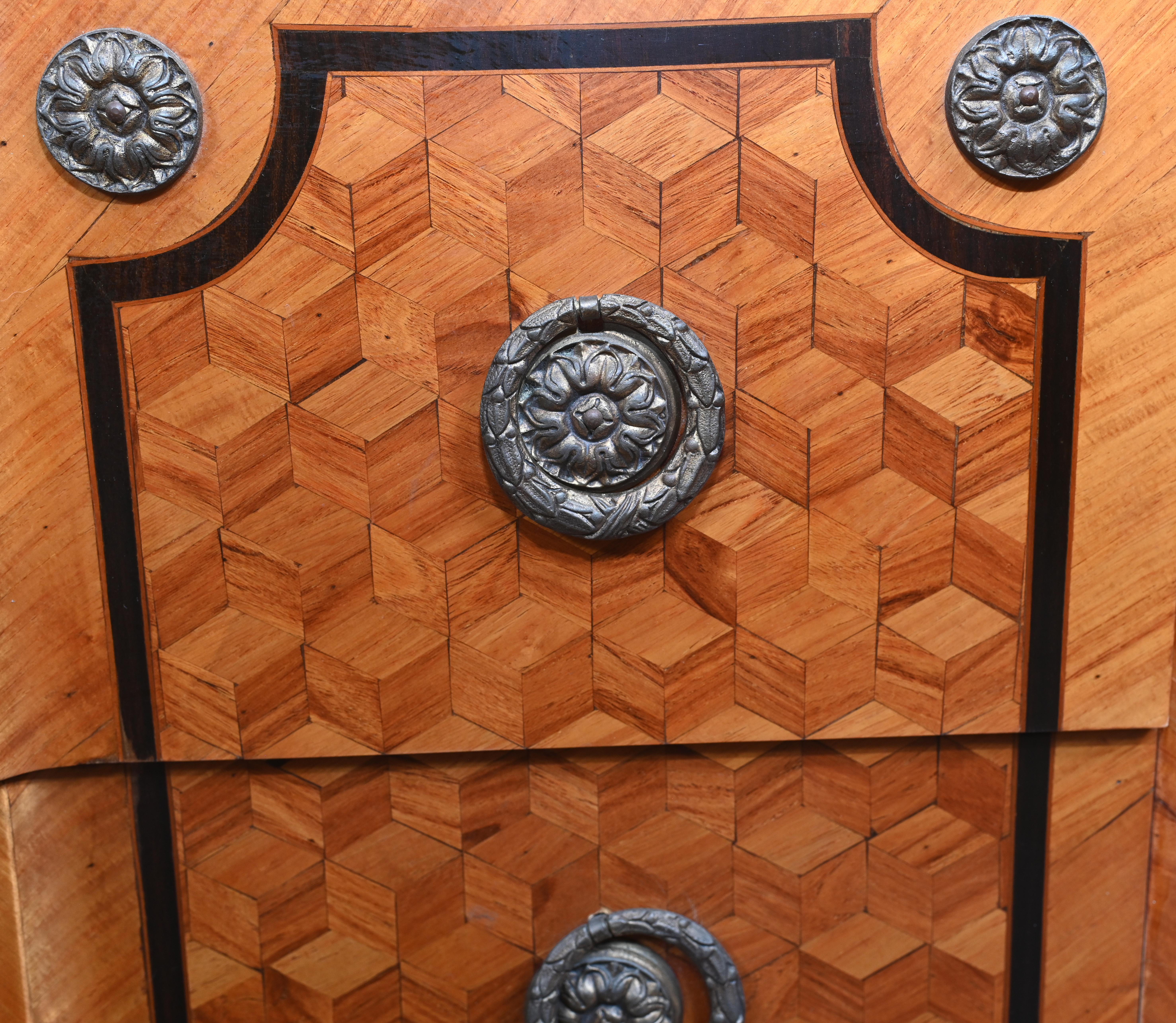Arcón Cómoda Luis XV Marquetería Incrustada 1880 en venta 10