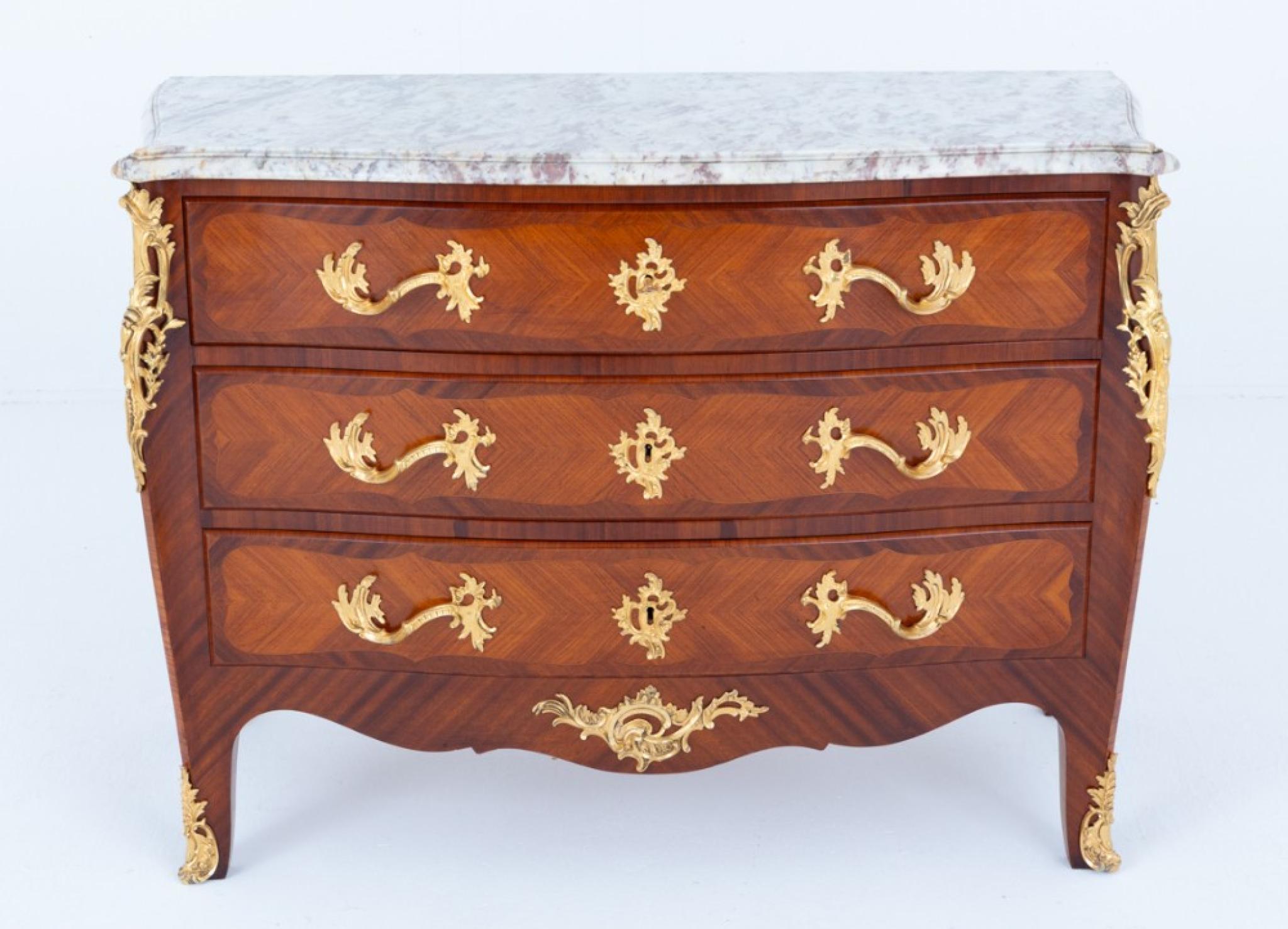 Commode Luigi XV Cassettiera francese 1880 In condizioni buone in vendita a Potters Bar, GB