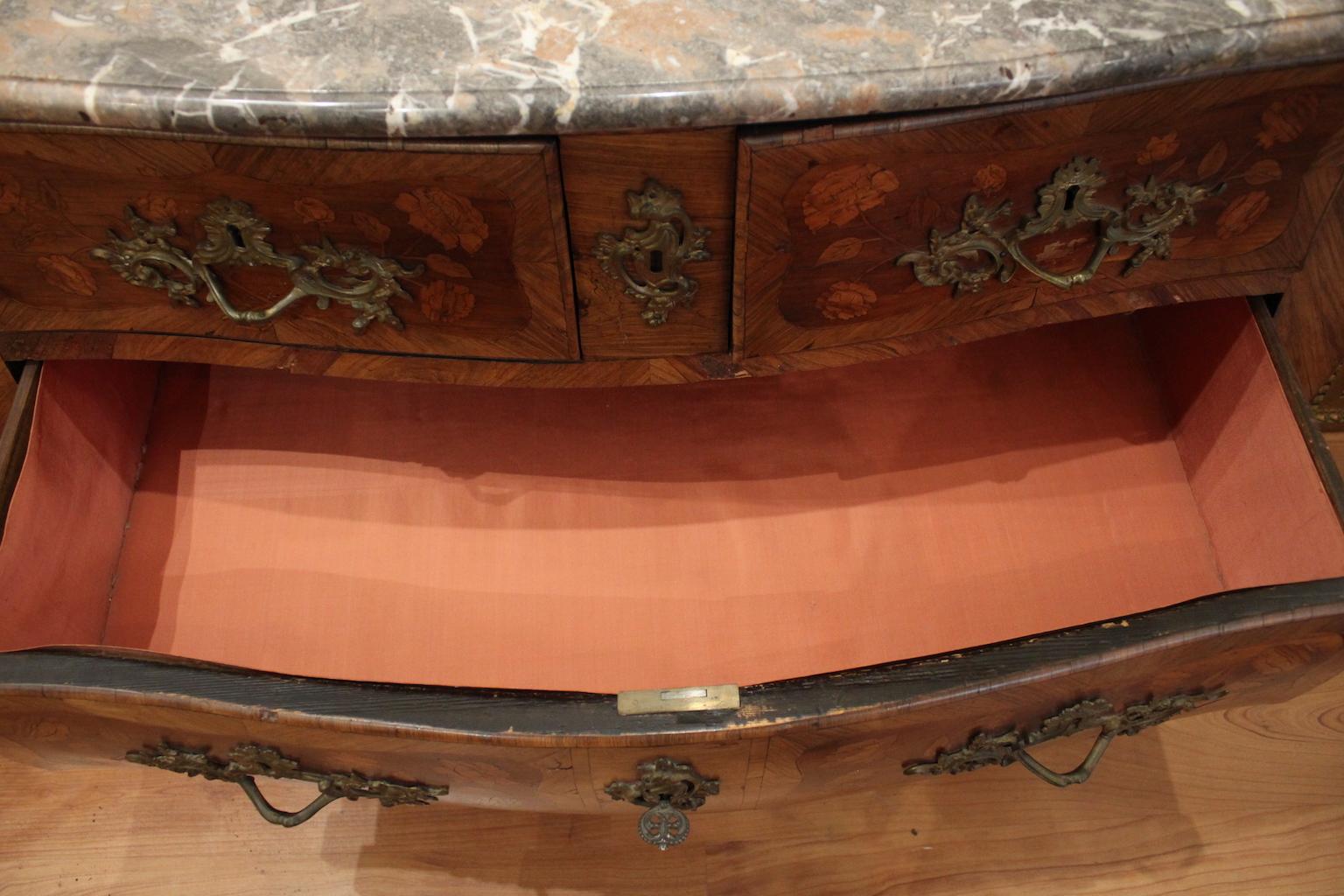 Louis XV Commode in Rosewood For Sale 5