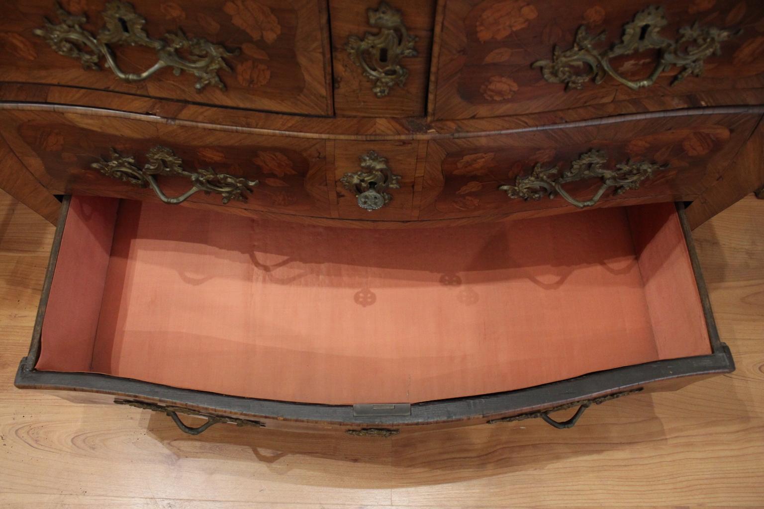 Louis XV Commode in Rosewood For Sale 6