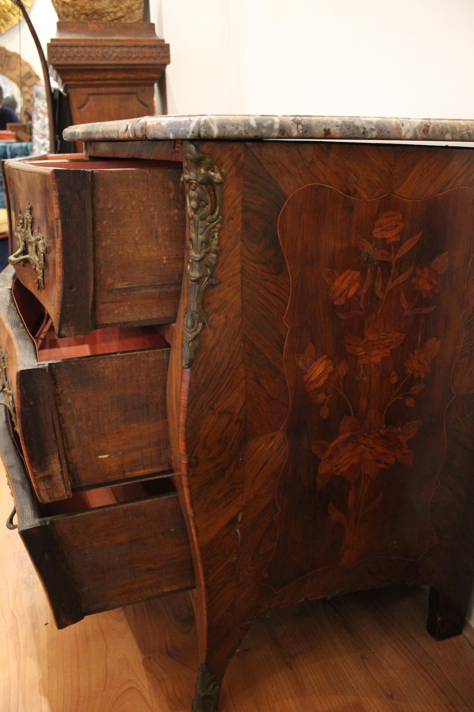 Louis XV Commode in Rosewood For Sale 3