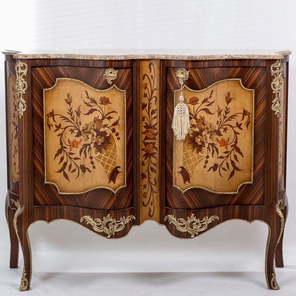 A stunning Louis XV commode, marble top, 20th century.

The vintage looking Louis XV commode is inspired by the 18th century. It is made of natural beechwood and beautifully designed with hand-drawings that are inspired from iconic French