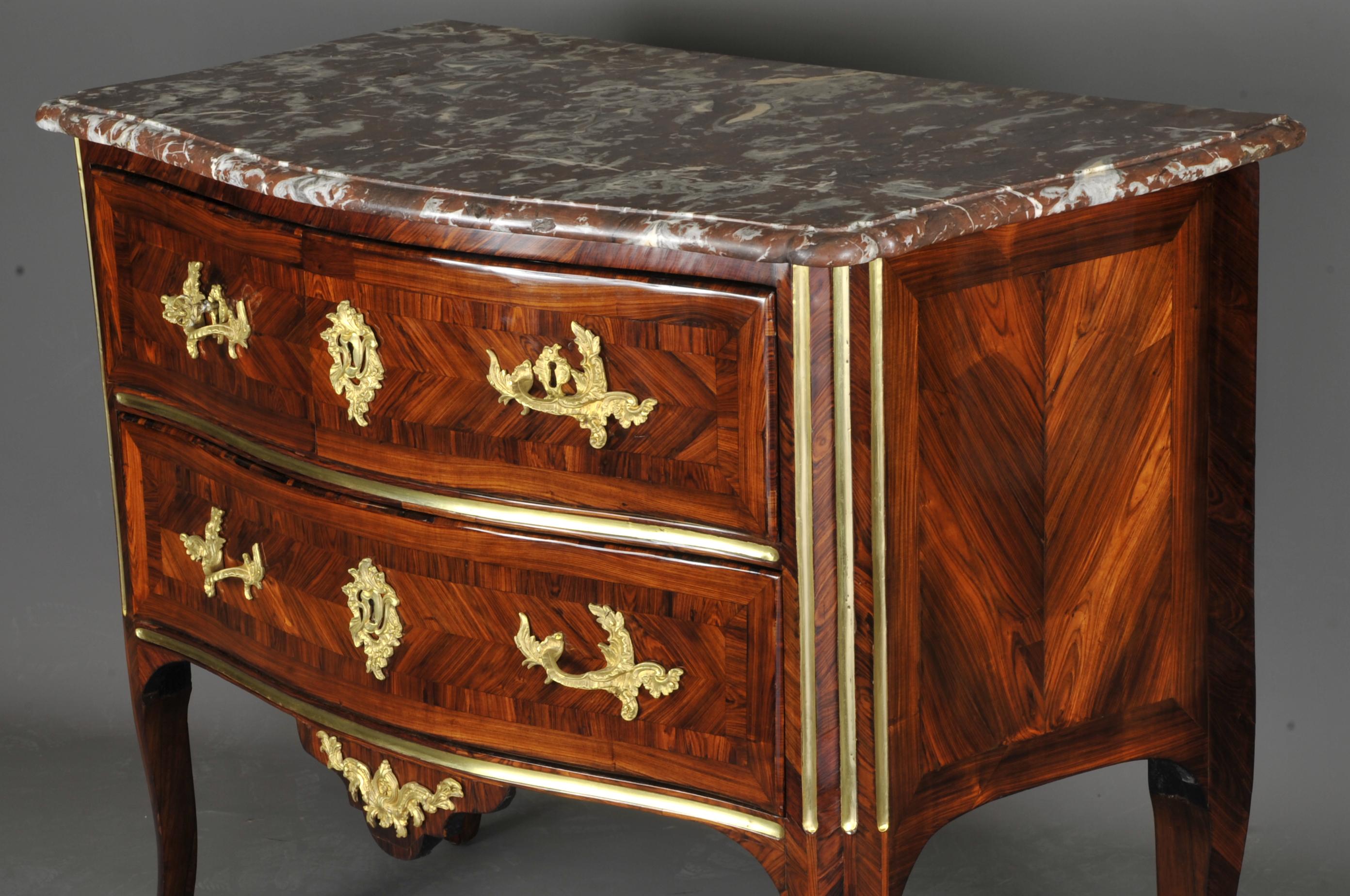 Commode Louis XV estampillée Louis Delaitre, couronnée C Bronzes en vente 3