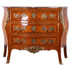 Commode Louis XV avec marqueterie et montures en bronze doré