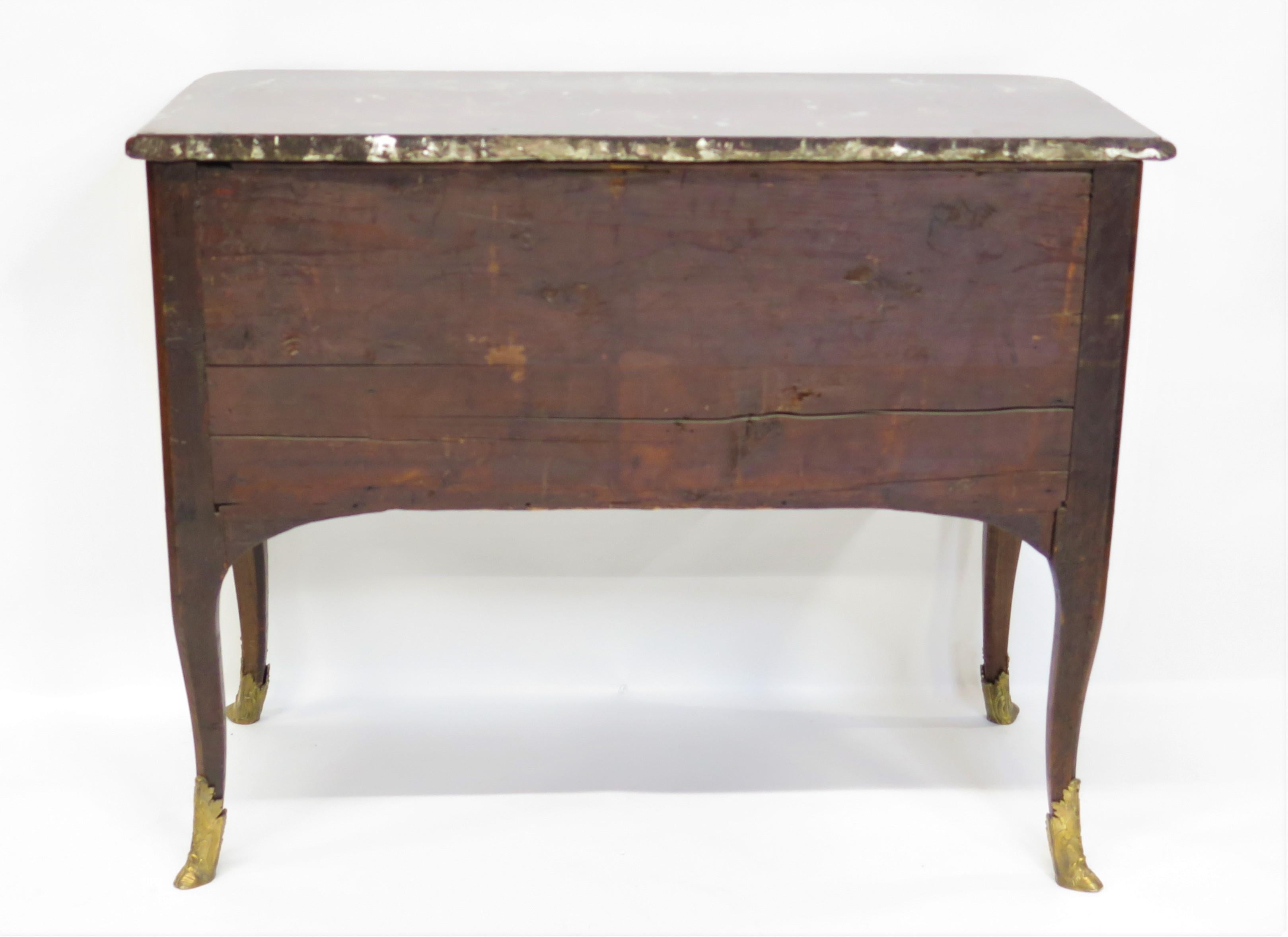 Hand-Crafted Louis XV Commode with Marquetry Decoration For Sale