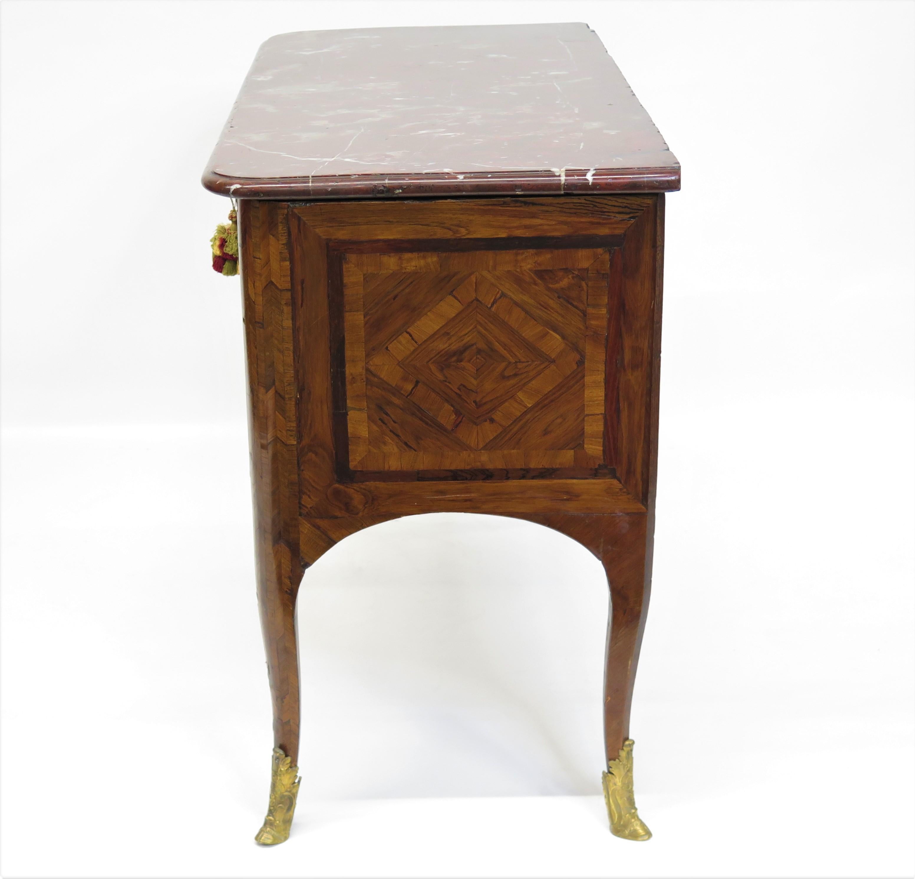 Louis XV Commode with Marquetry Decoration In Good Condition For Sale In Dallas, TX