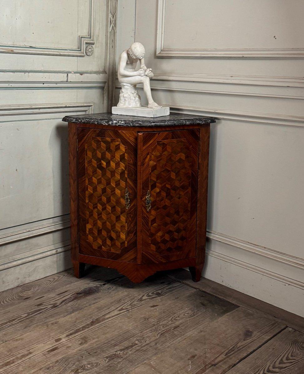 Louis XV corner, marquetry of different types of wood in bottomless cubes, Saint-Anne gray marble, France, 18th century