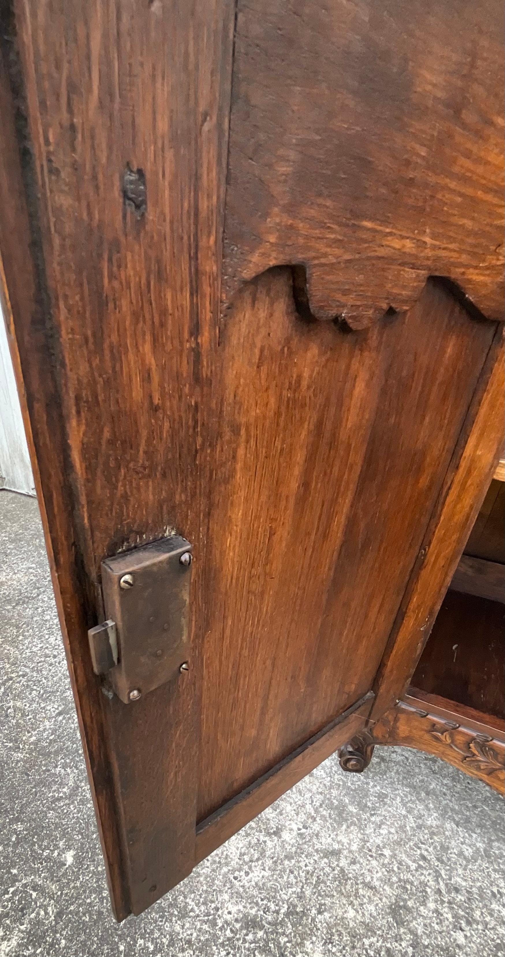 Louis XV Country Sideboard in Solid Oak, 19th Century For Sale 3