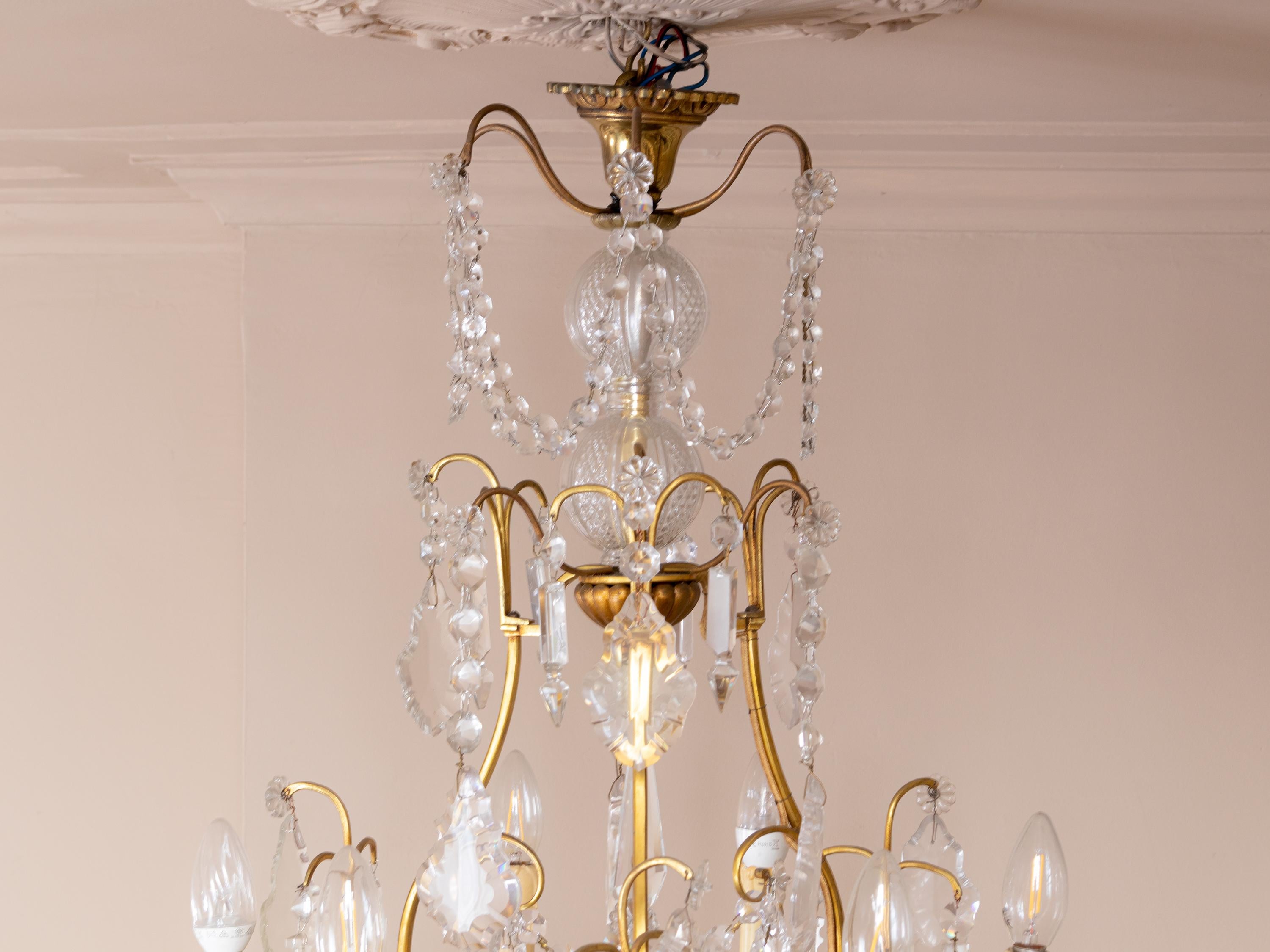 Francese Lampadario Luigi XV in cristallo e bronzo, sei luci, XIX secolo in vendita