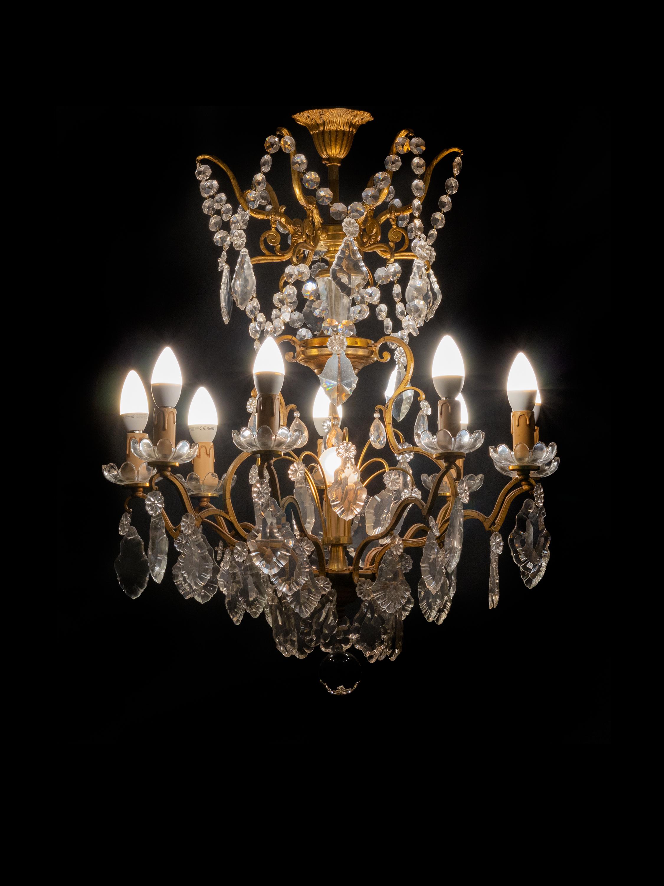 Louis XV Crystal Gilt-Bronze Nine-Light Chandelier (Französisch) im Angebot