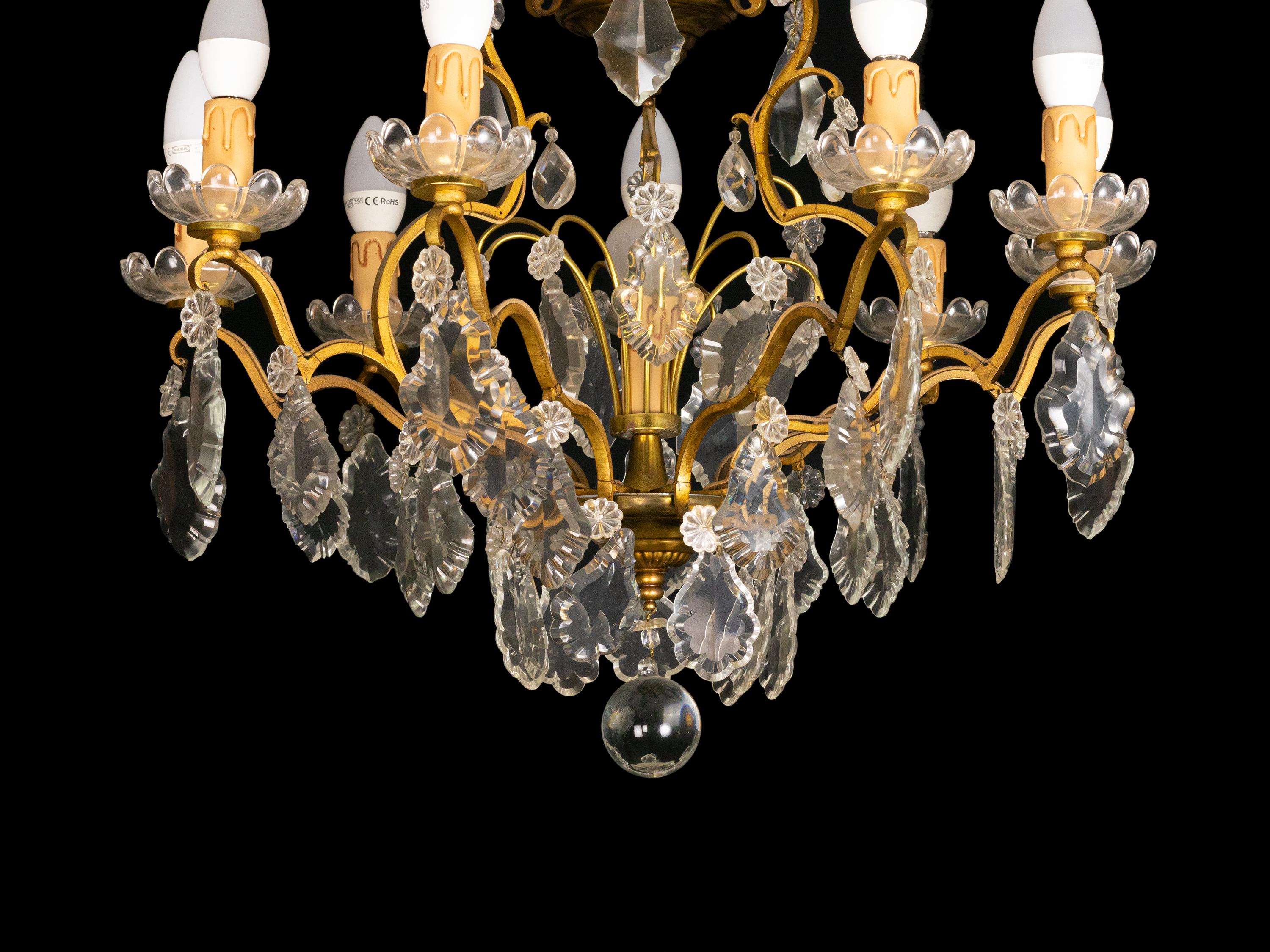 Louis XV Crystal Gilt-Bronze Nine-Light Chandelier im Zustand „Gut“ im Angebot in Lisbon, PT