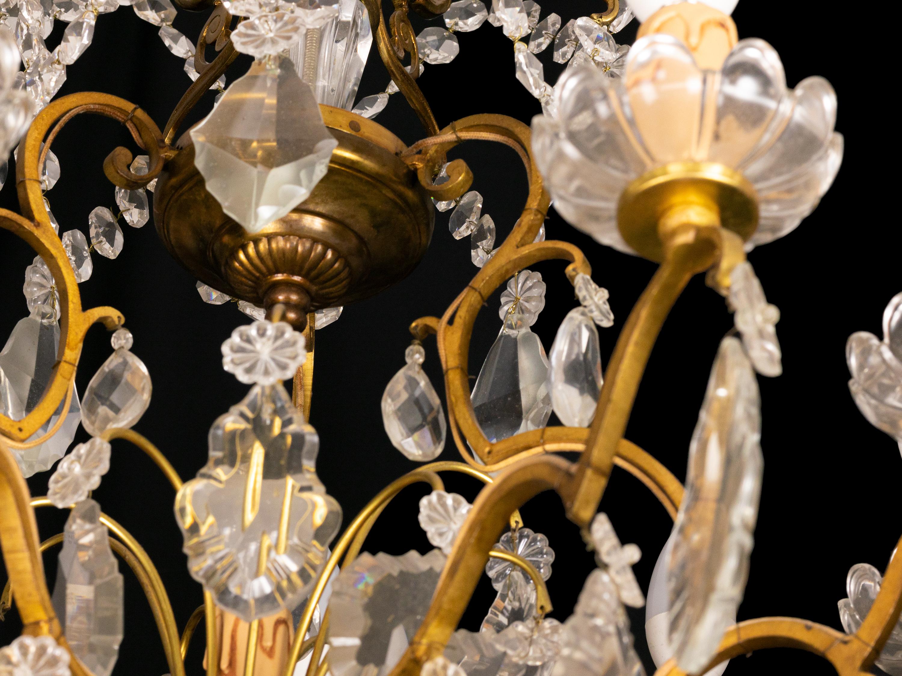 Louis XV Kristall-Kronleuchter aus vergoldeter Bronze mit neun Lichtern (Metall) im Angebot