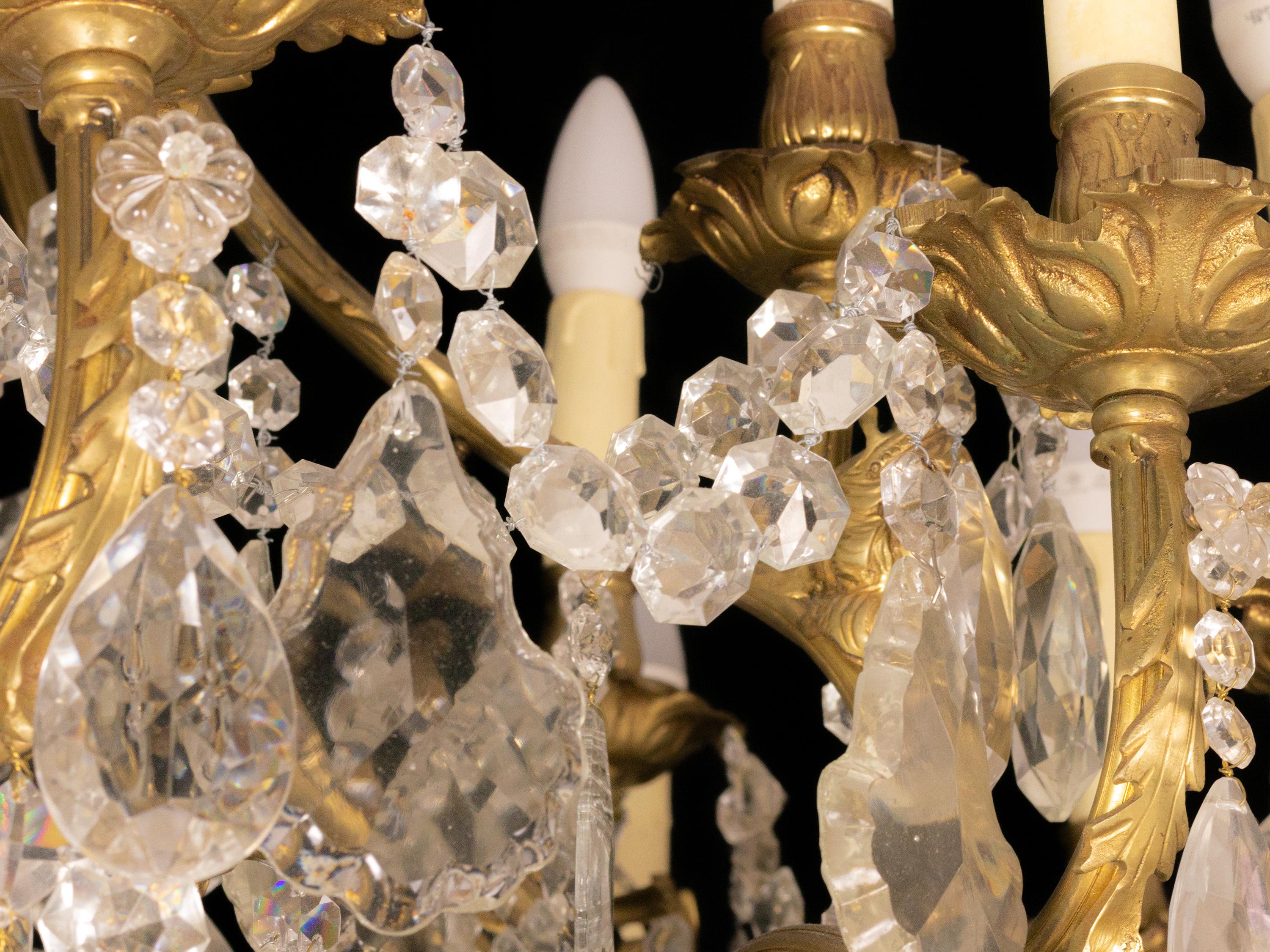 XIX secolo Louis XV Crystal Gilt-Bronze Twenty six-Light Chandelier in vendita