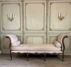 Louis XV Daybed In Beech Carved On All 4 Sides, France, 18th Century