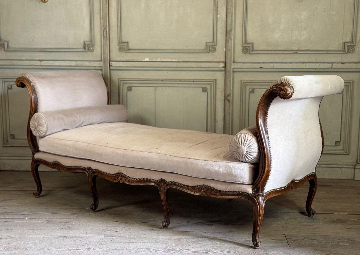 European Louis XV Daybed In Beech Carved On All 4 Sides, France, 18th Century For Sale