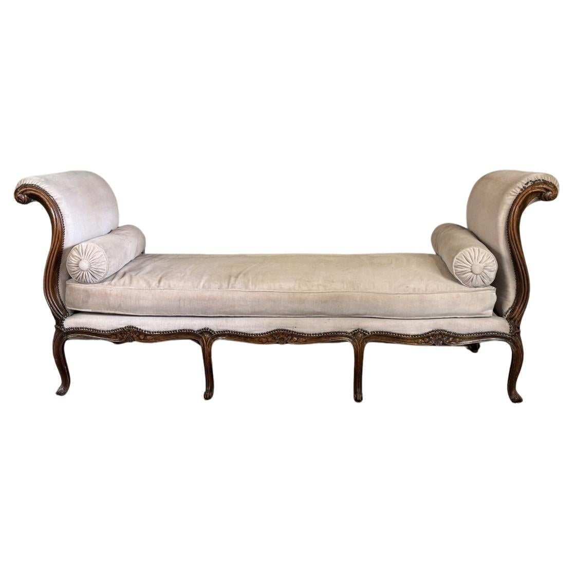 Louis XV Daybed In Beech Carved On All 4 Sides, France, 18th Century For Sale