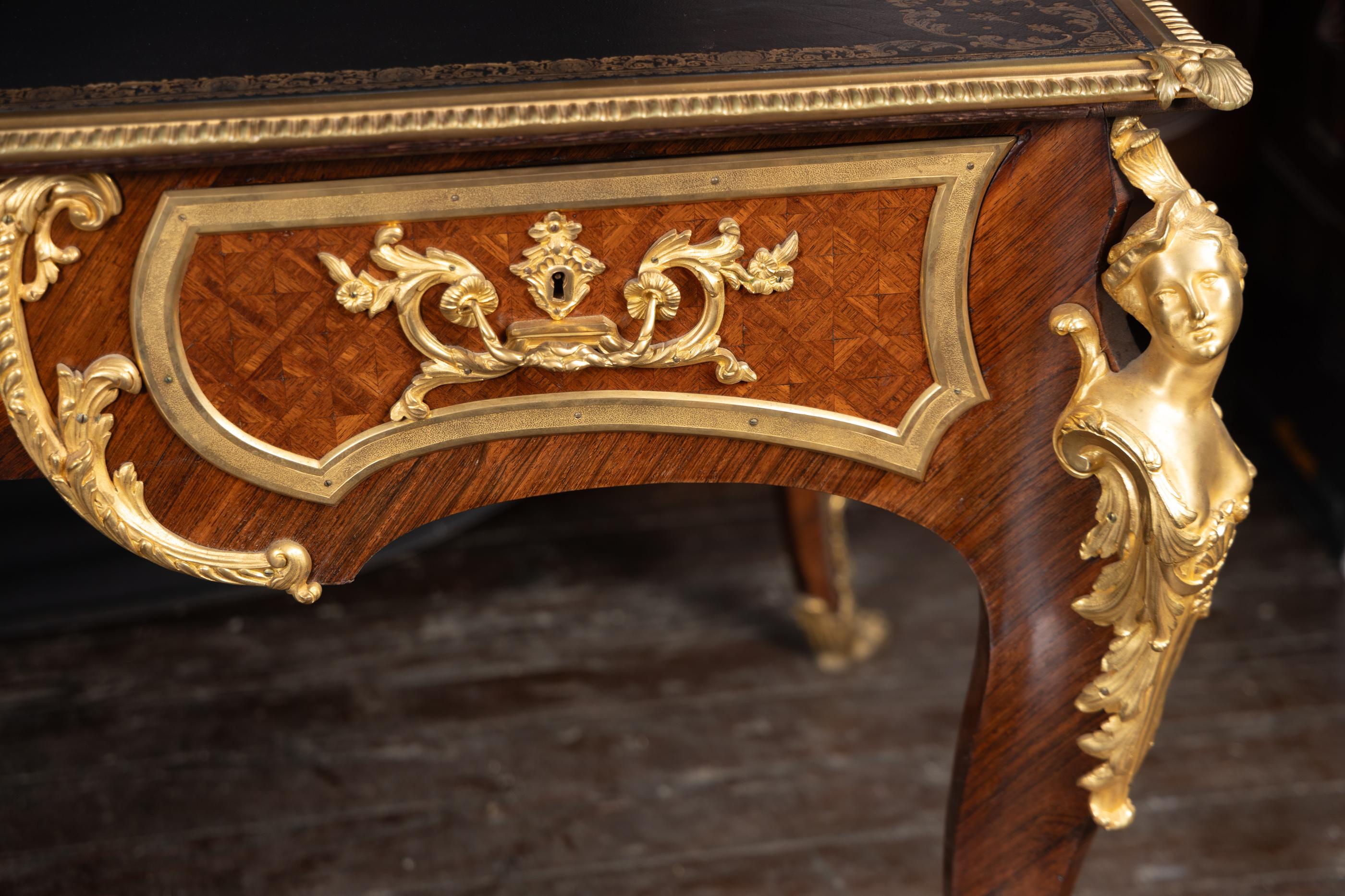 Louis XV Desk with Bronze D’Ore Mounts In Good Condition For Sale In New Orleans, LA