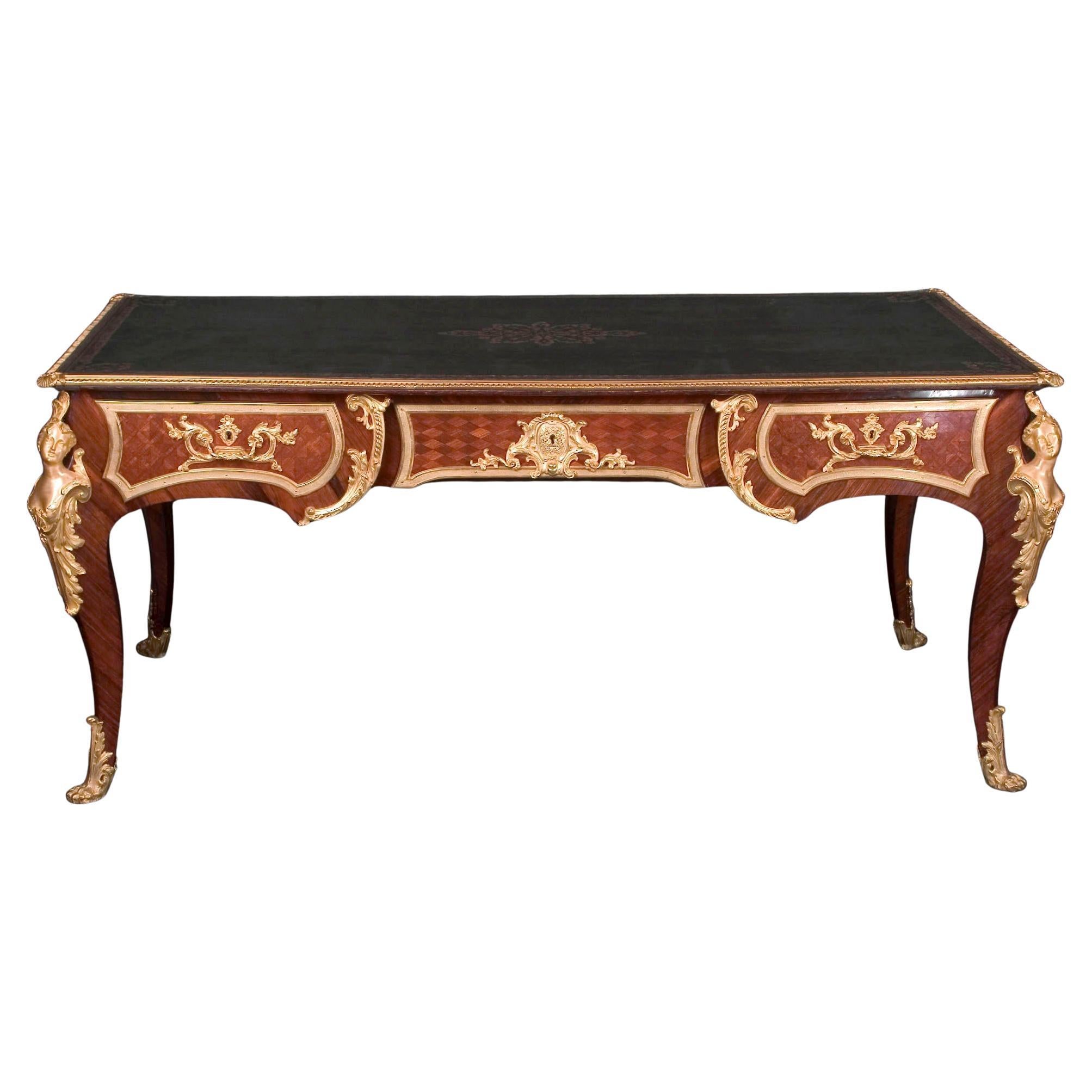 Bureau Louis XV avec montures D'Ore en bronze