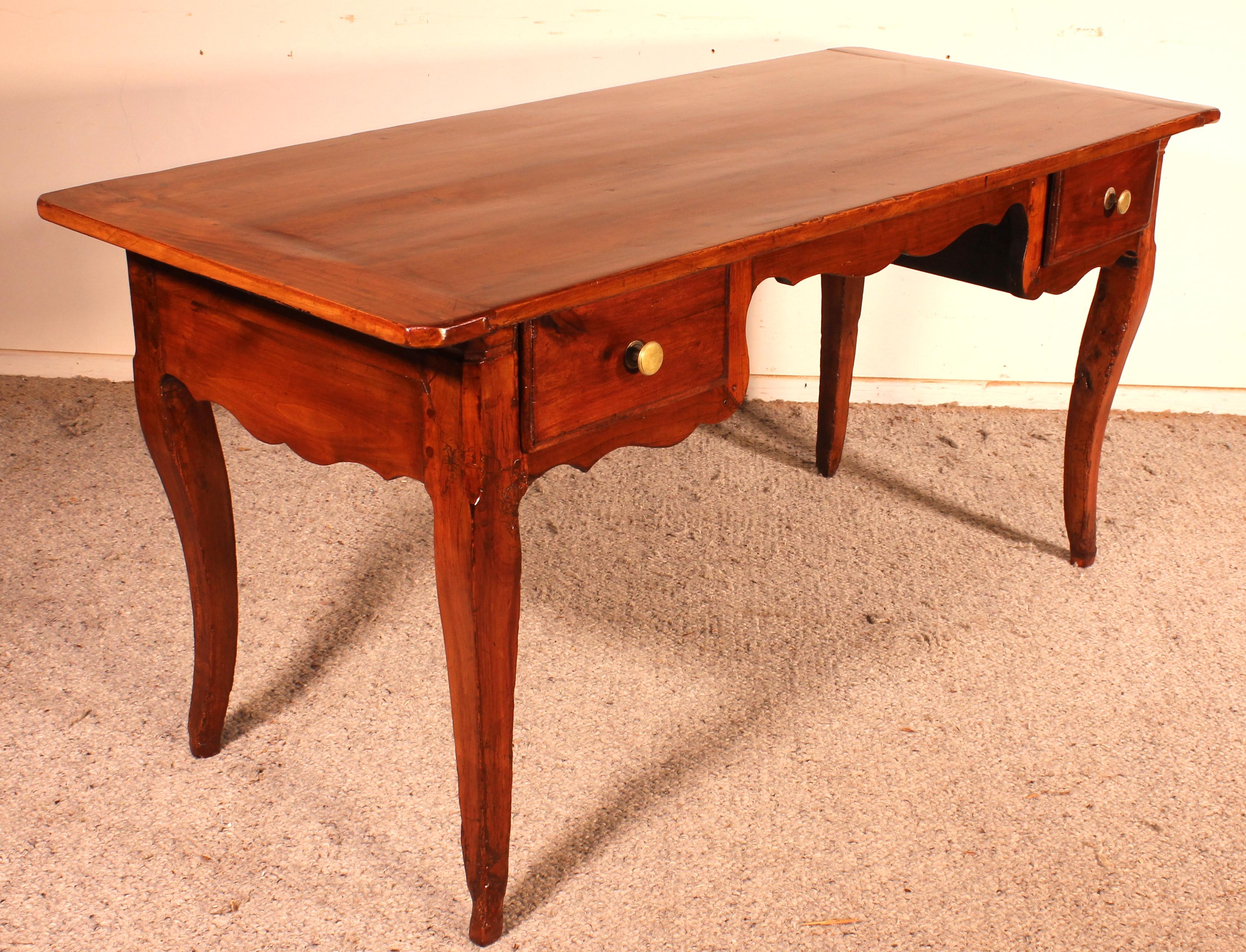 Louis XV Desk in Cherry Early 19th Century For Sale 5