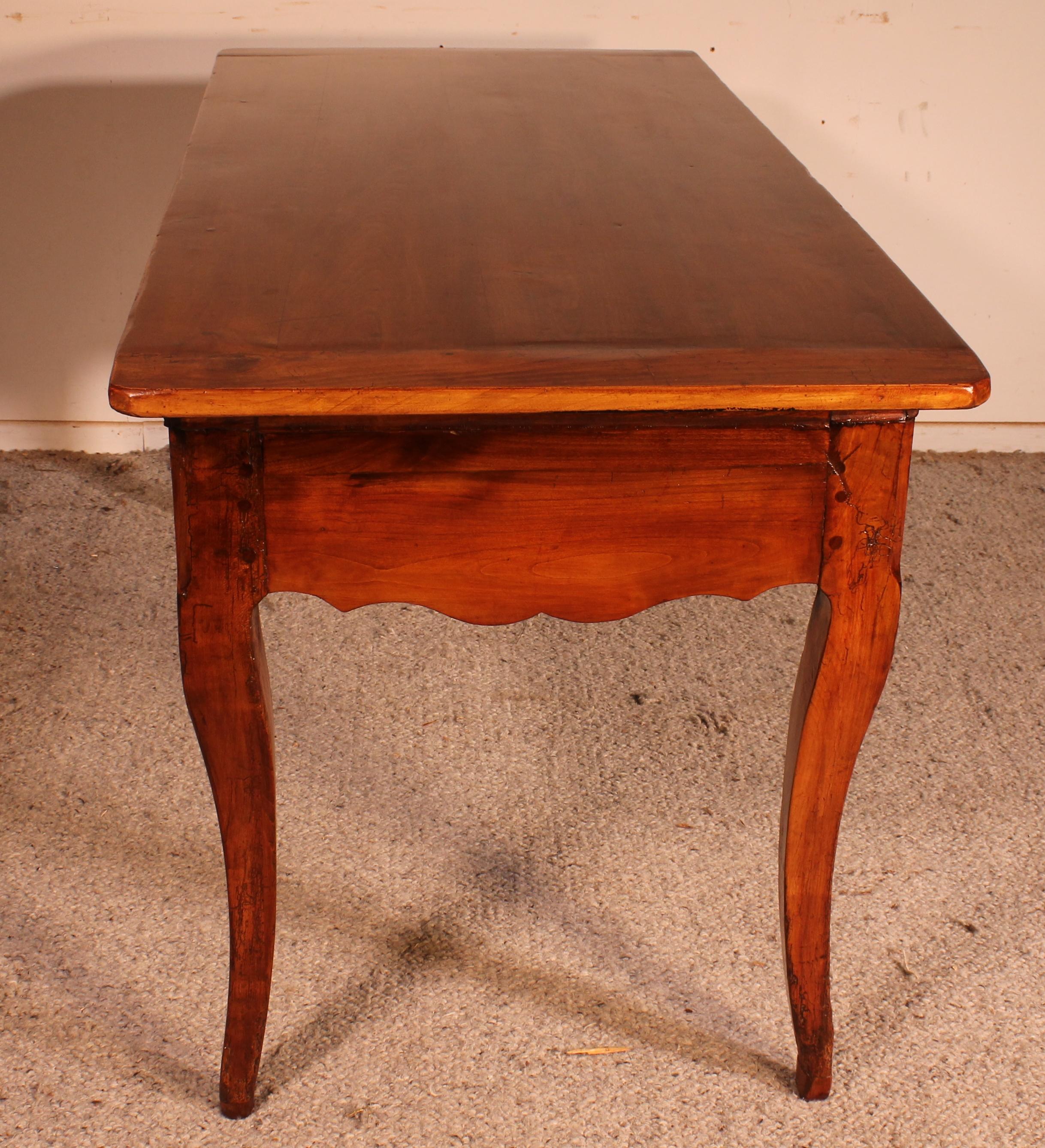 Louis XV Desk in Cherry Early 19th Century For Sale 4