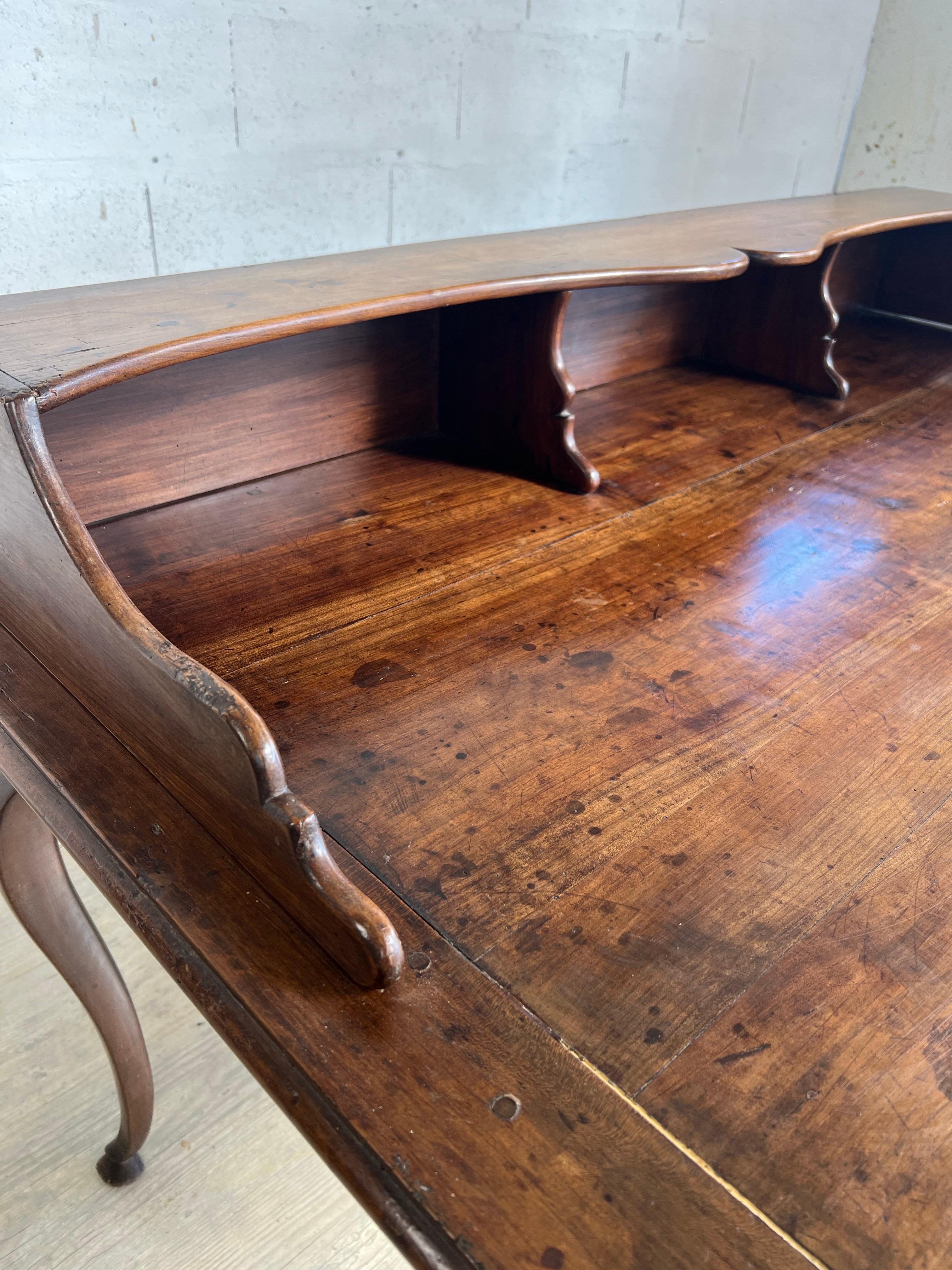Crafted in France at the end of the 18th century, this exquisite « bureau à gradin » embodies the elegance and refinement of the Louis XV style. Its beautifully sculpted walnut showcases a rich, warm patina that highlights the intricate wood grain
