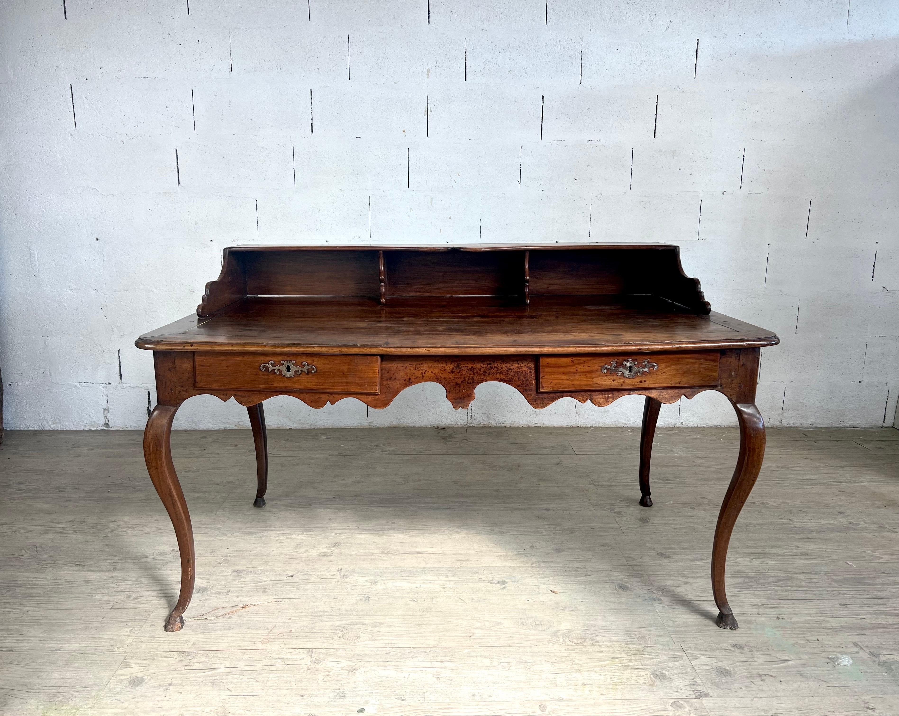 Louis XV Desk With Steps In Carved Walnut – France, Late 18th Century For Sale 1