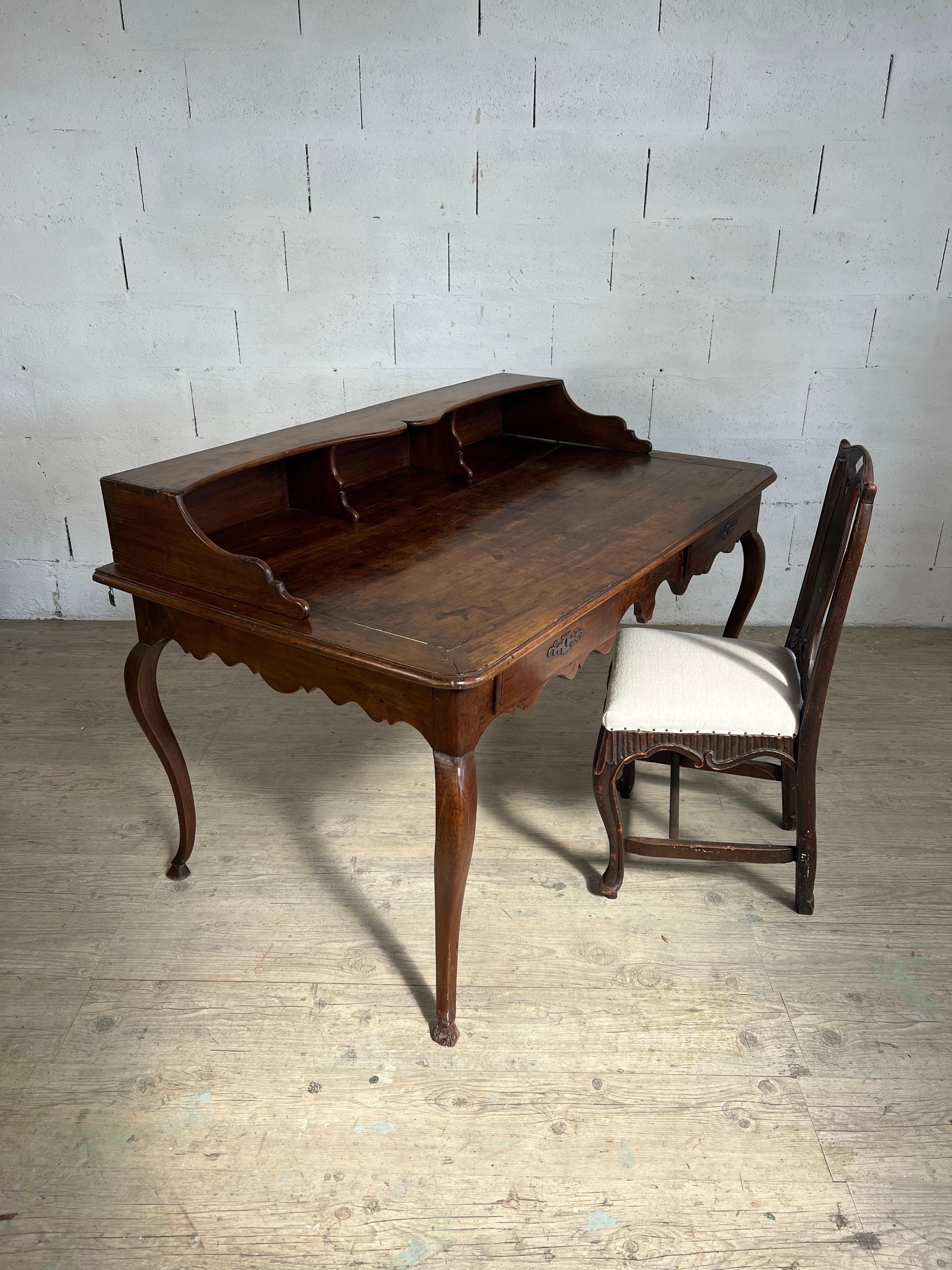 Louis XV Desk With Steps In Carved Walnut – France, Late 18th Century For Sale 4
