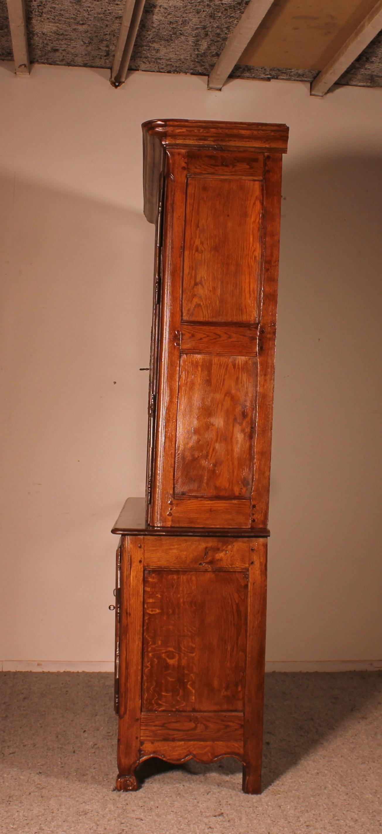 Louis XV Deux Corps/ Buffet/Cupboard in Oak from the 18th Century, Picardie For Sale 2