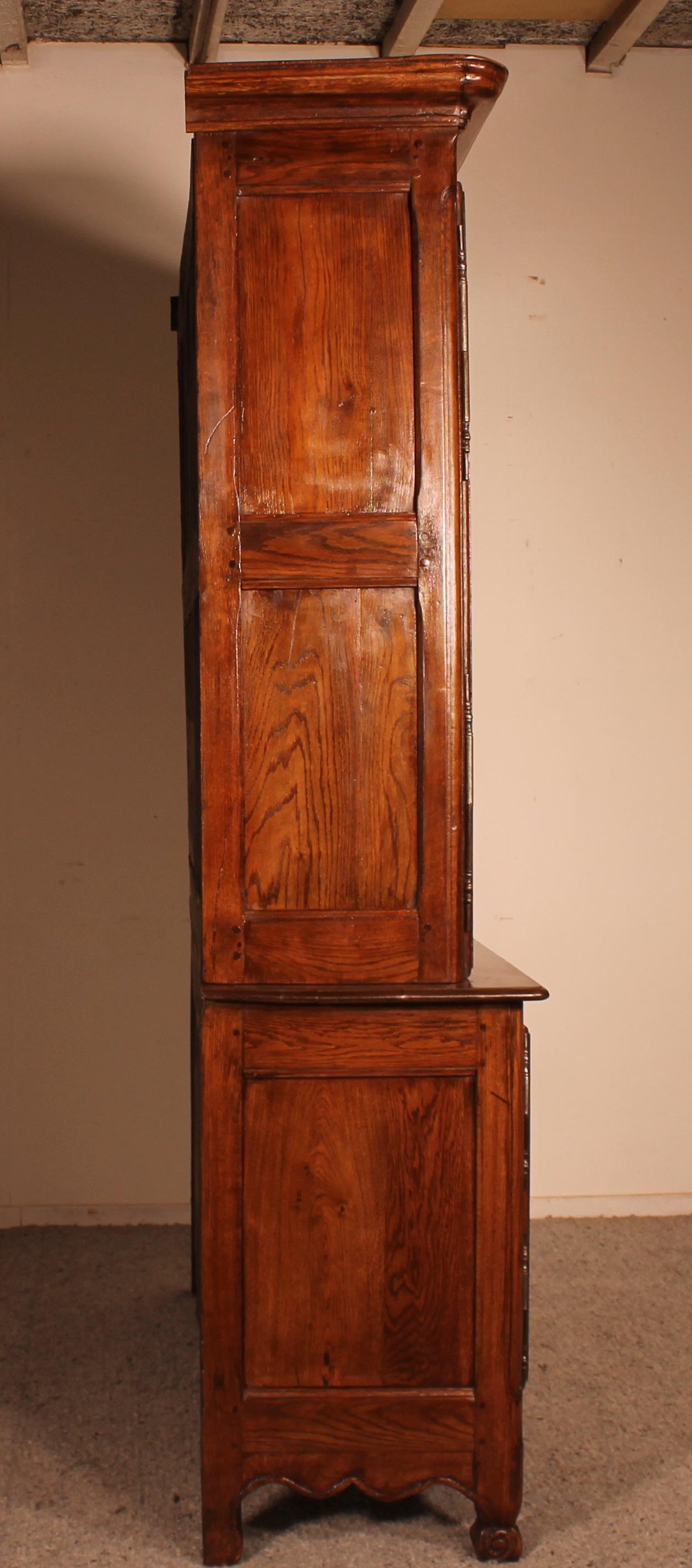 Louis XV Deux Corps/ Buffet/Cupboard in Oak from the 18th Century, Picardie For Sale 5