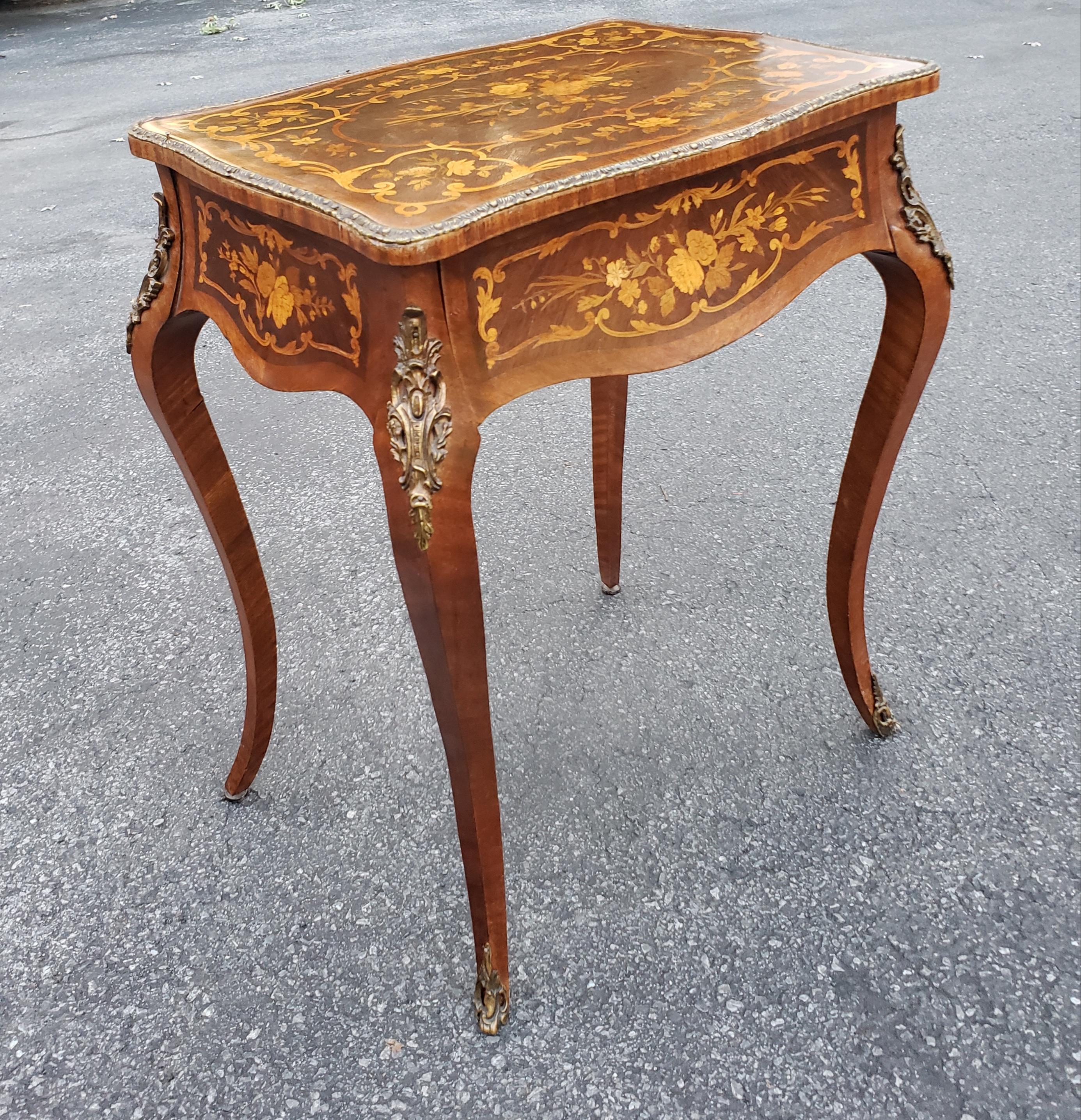Louis XV Dutch Marquetry Satinwood Inlaid and Mahogany Single-Drawer Side Table In Good Condition For Sale In Germantown, MD