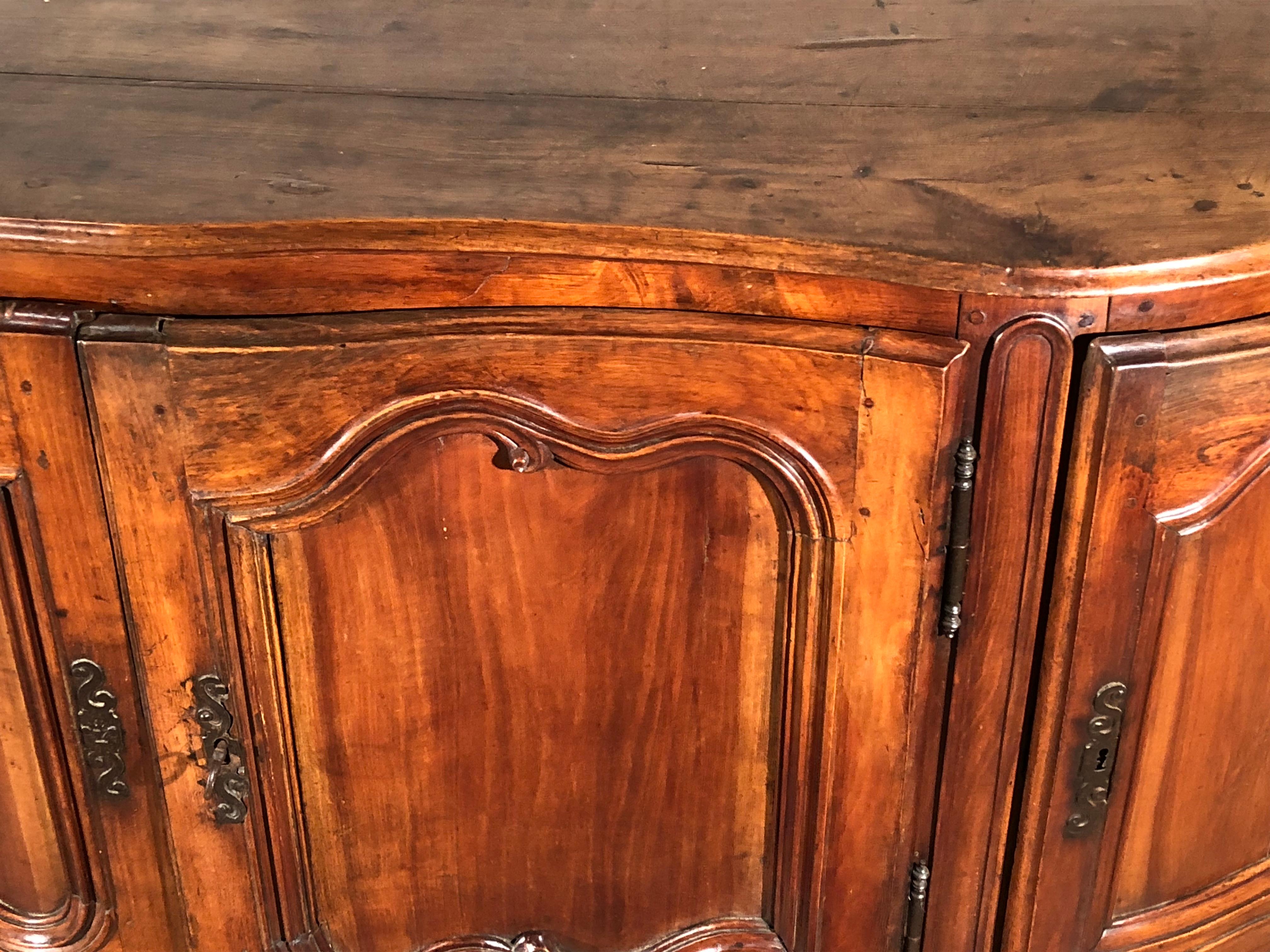 Louis XV Enfilade Buffet In Good Condition In Doylestown, PA
