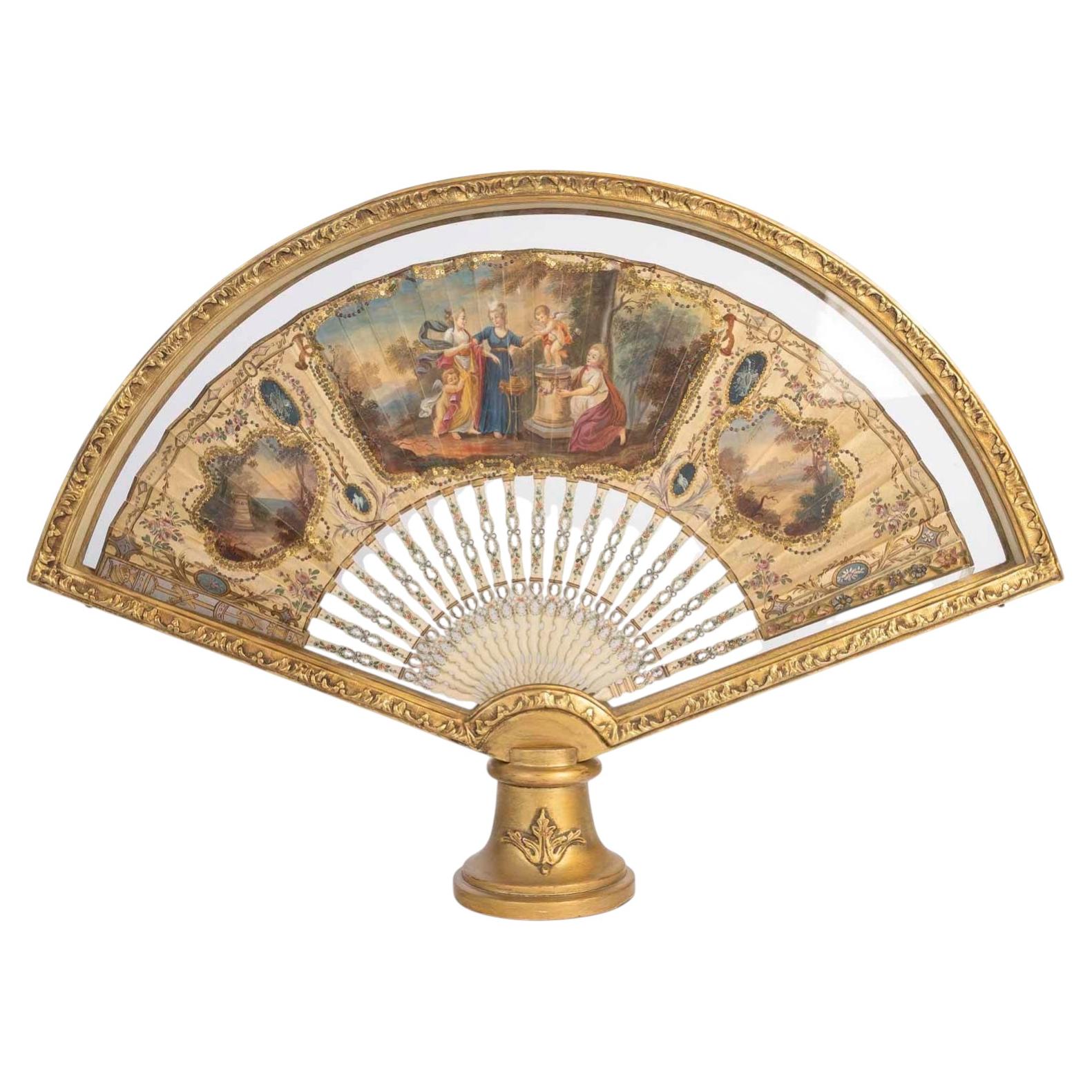 Évent de l'époque de Louis XV présenté sur un socle en bois sculpté, XVIIIe siècle.