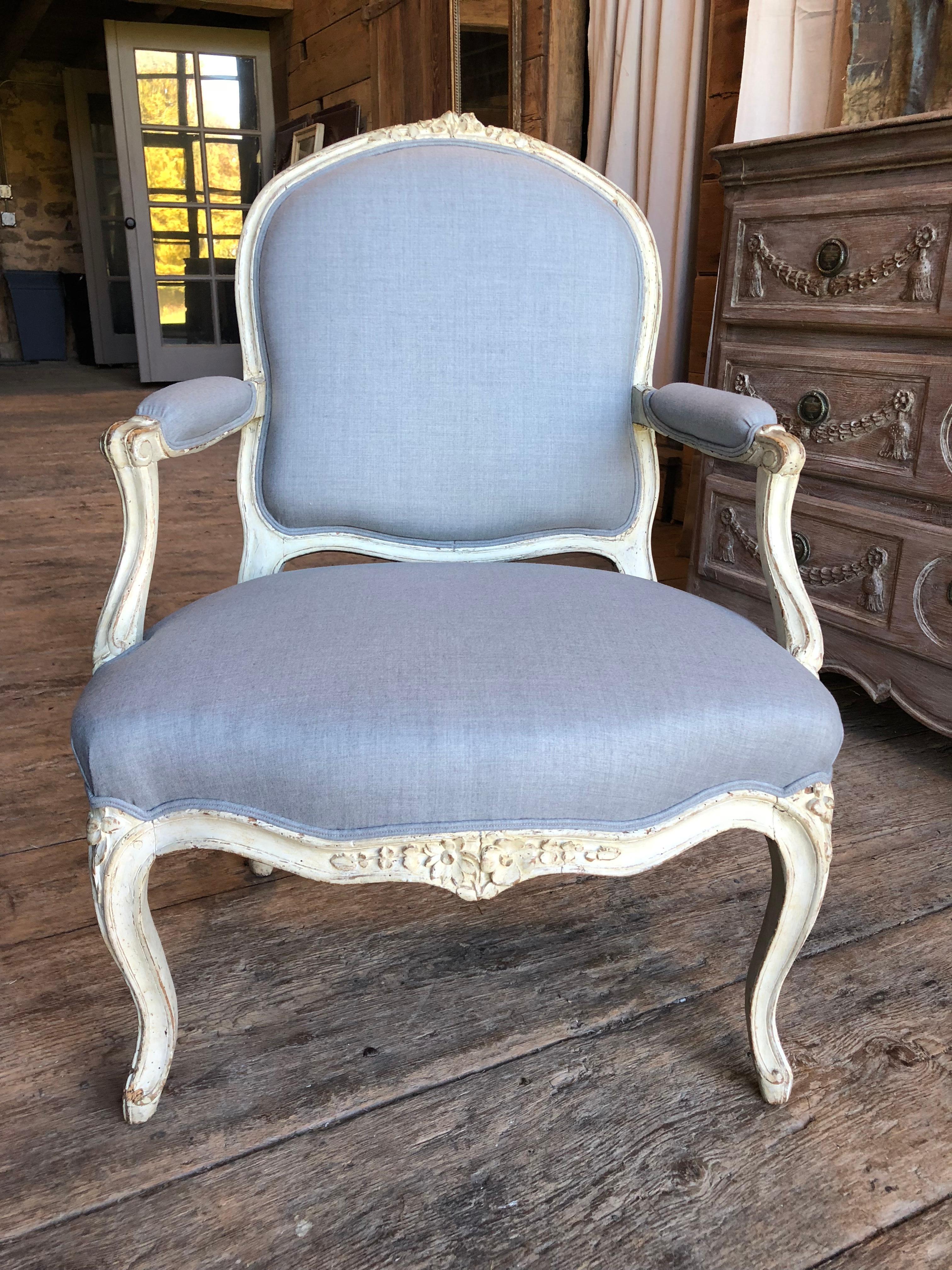 Louis XV Fauteuil Cabriolet, circa 1760 In Good Condition In Doylestown, PA