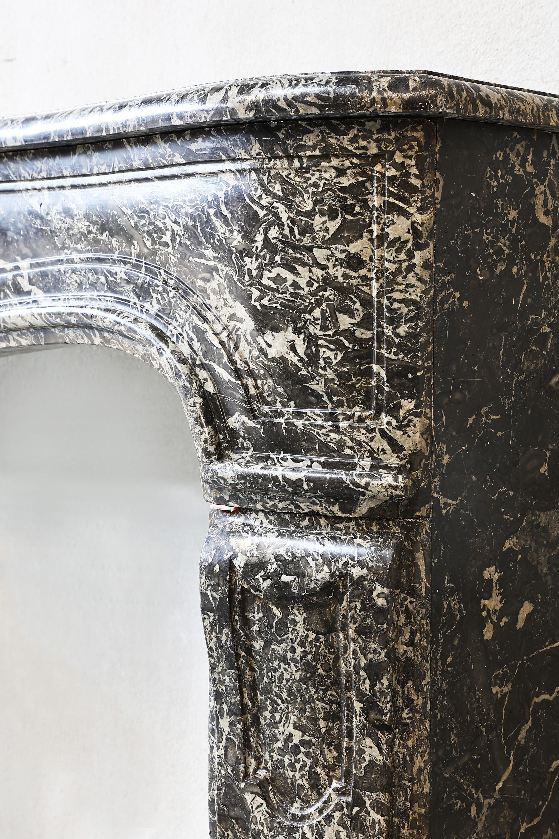 Cheminée Louis XV du 19ème siècle en marbre Saint Anna 3