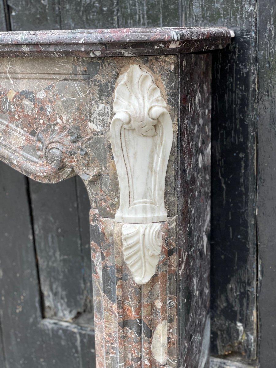 XVIIIe siècle et antérieur Cheminée Louis XV en marbre De Waulsort, Levanto et blanc statuaire, XVIIIe siècle en vente