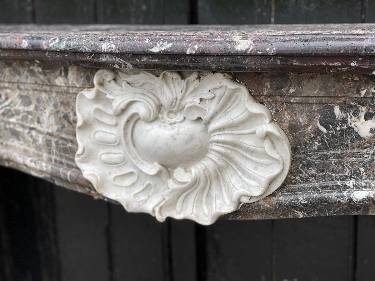 Cheminée Louis XV en marbre De Waulsort, Levanto et blanc statuaire, XVIIIe siècle en vente 1