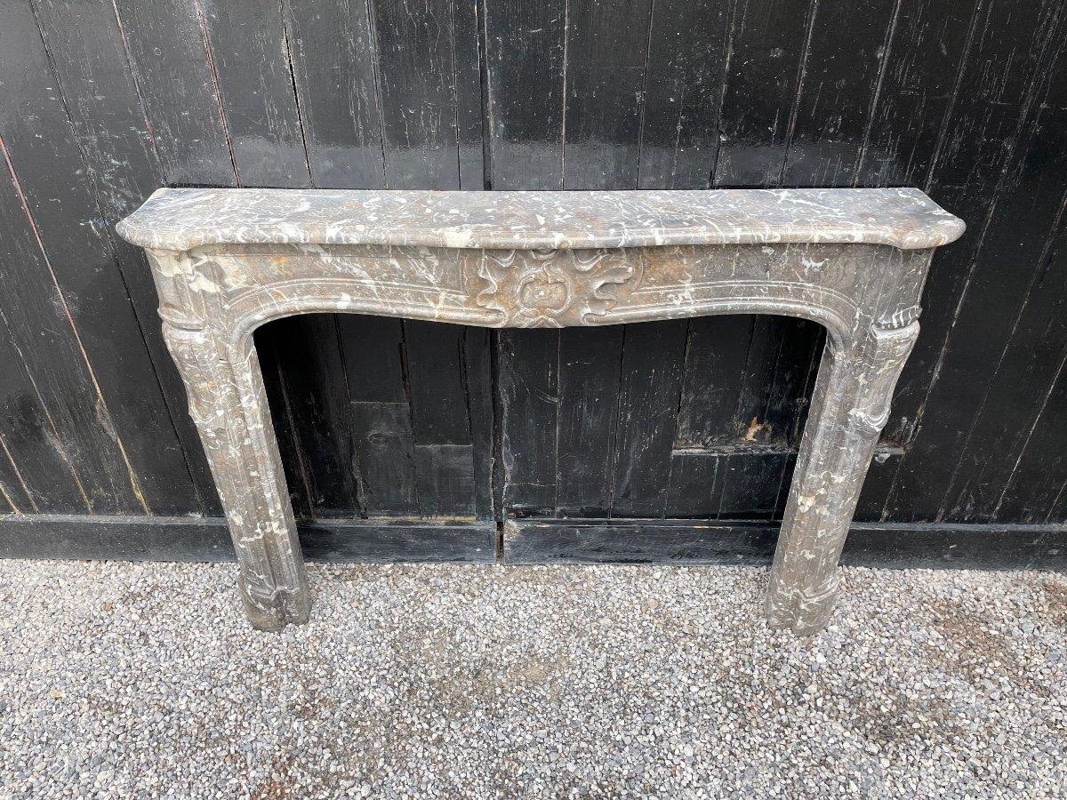 XIXe siècle Cheminée Louis XV en marbre gris Ardennes, fin du XVIIIe siècle en vente