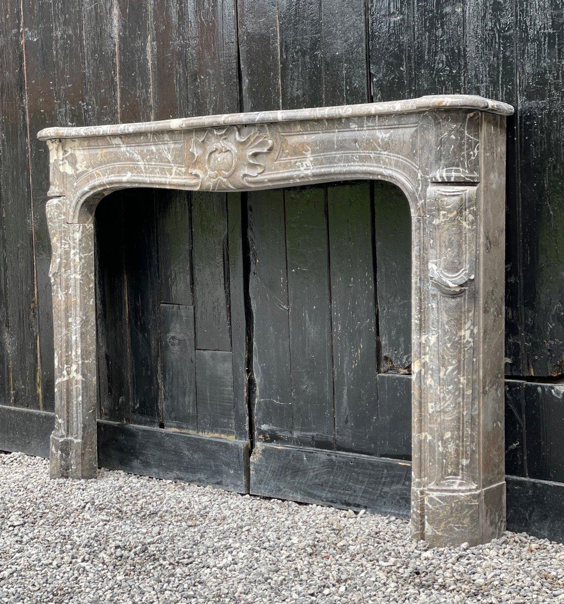 Cheminée Louis XV en marbre gris Ardennes, fin du XVIIIe siècle en vente 2