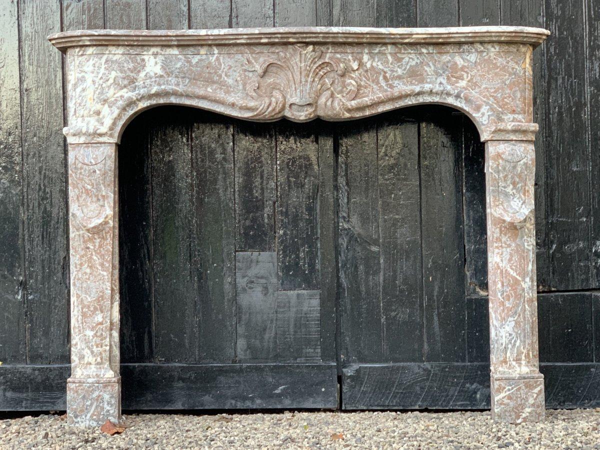 Kamin im Stil Louis XV. aus grauem Marmor der Ardennes, XVIII. Jahrhundert im Angebot 3