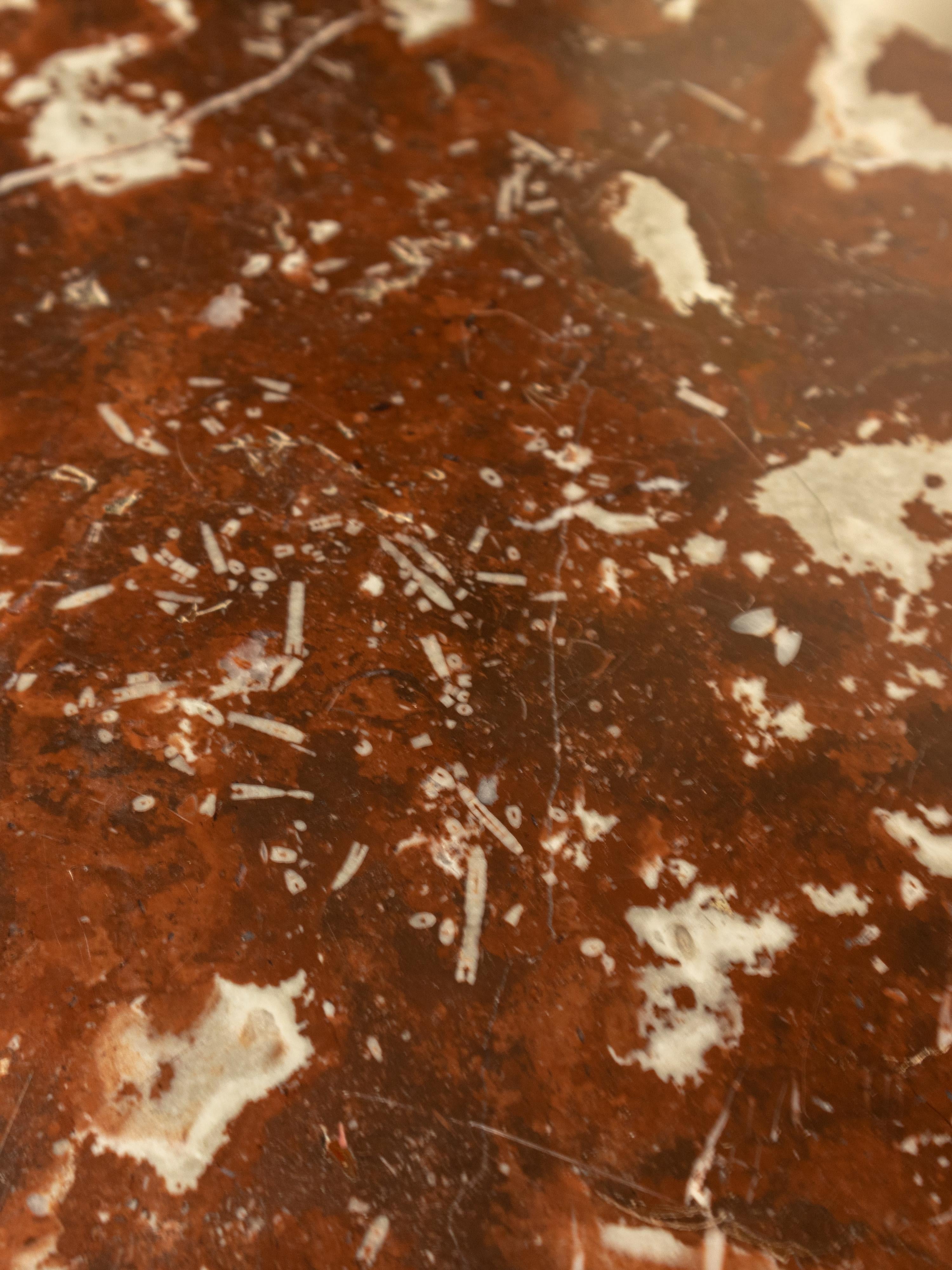 Commode Louis XV François Hugnet en noyer laqué blanc, 19e siècle en vente 2