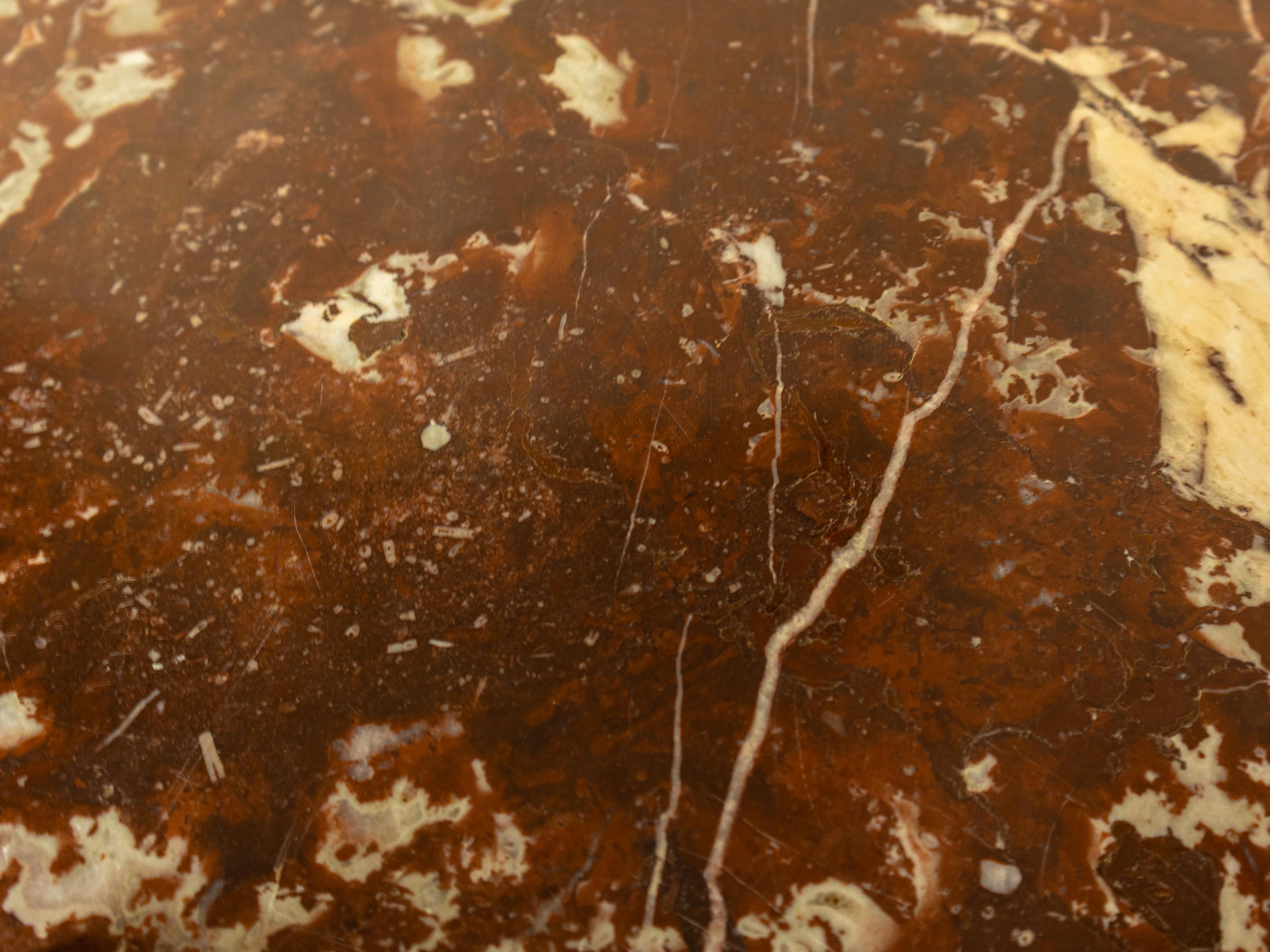 Commode Louis XV François Hugnet en noyer laqué blanc, 19e siècle en vente 3