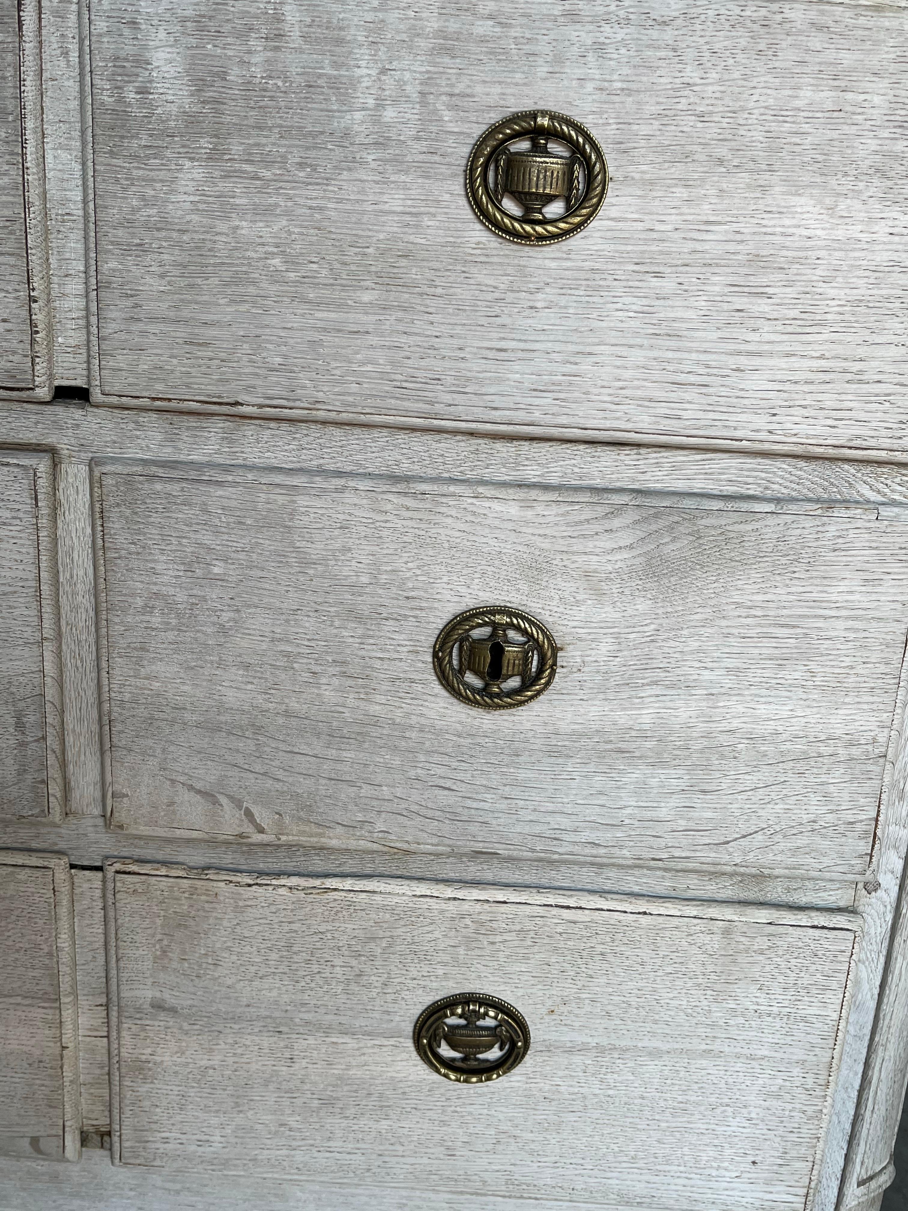 Louis XV French Bleached Oak Chest of Drawers en vente 3