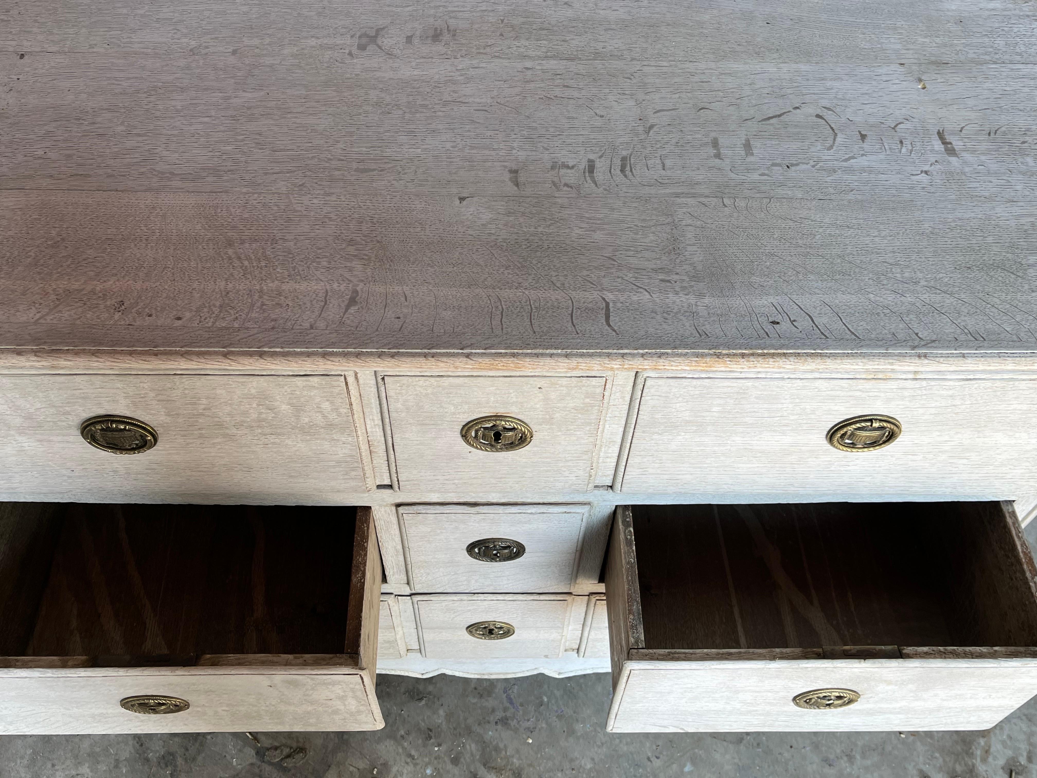 Louis XV French Bleached Oak Chest of Drawers en vente 6