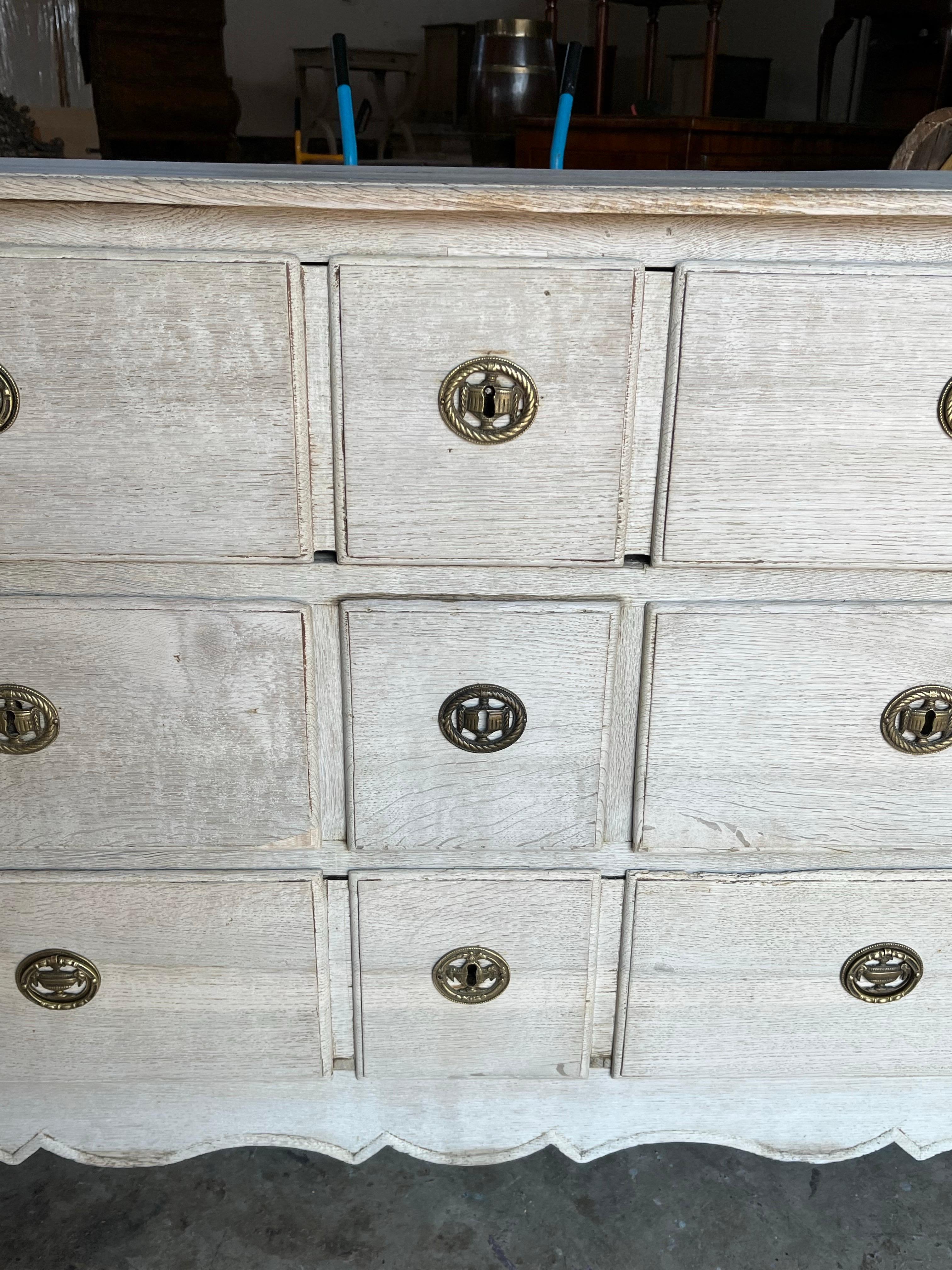 Louis XV French Bleached Oak Chest of Drawers en vente 8