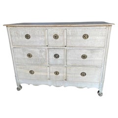 Commodes and Chests of Drawers