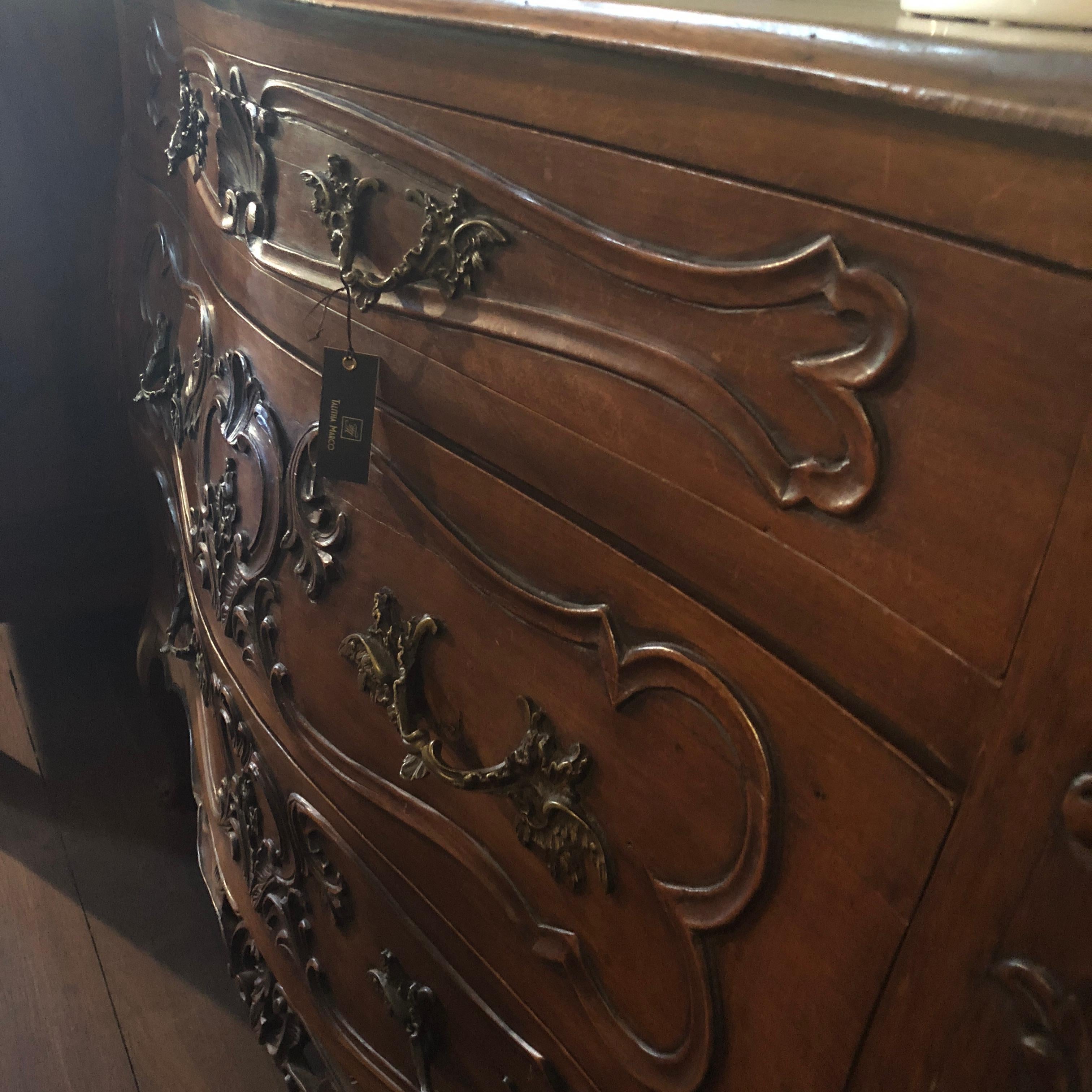 Louis XV French Carved Walnut Bombe Commode, circa 1950 In Excellent Condition For Sale In Perth , AU